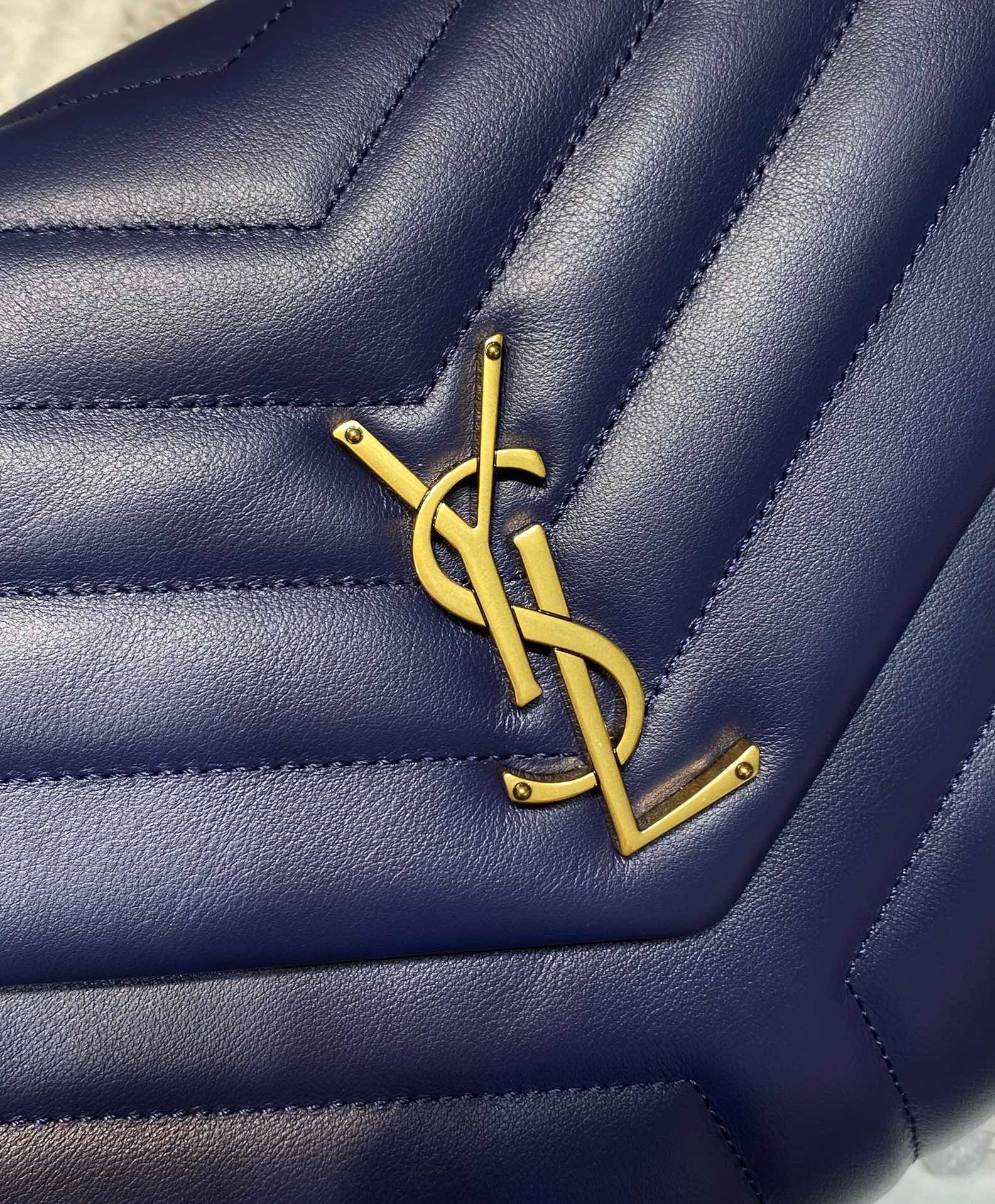 超A貨YSL聖羅蘭包包 loulou中型絎縫皮革手袋 鏈條包Y形挎包 深藍