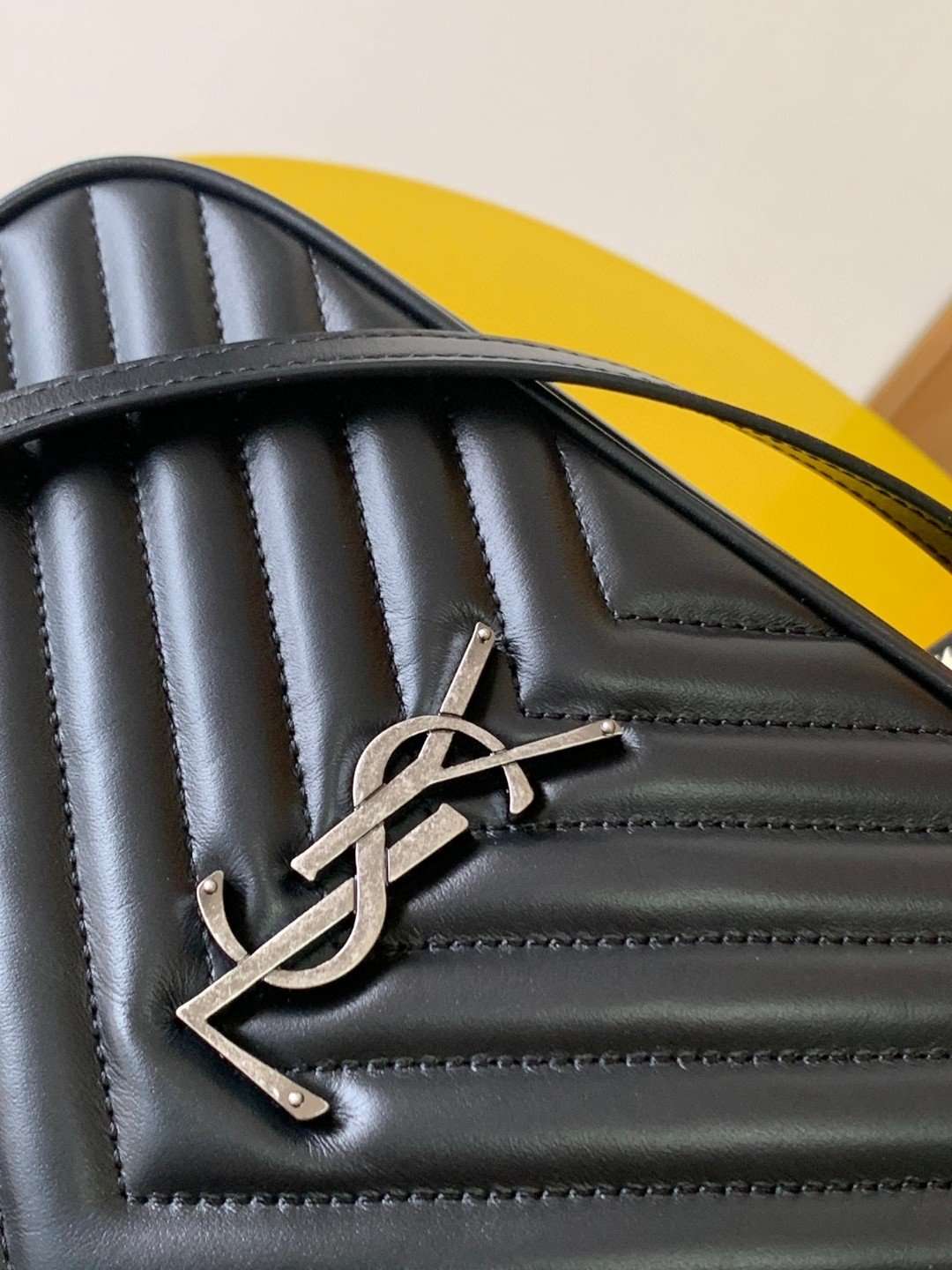 超A貨YSL聖羅蘭包包 lou絎縫皮革相機袋 Saint Laurent Monogram肩背袋 黑色銀扣