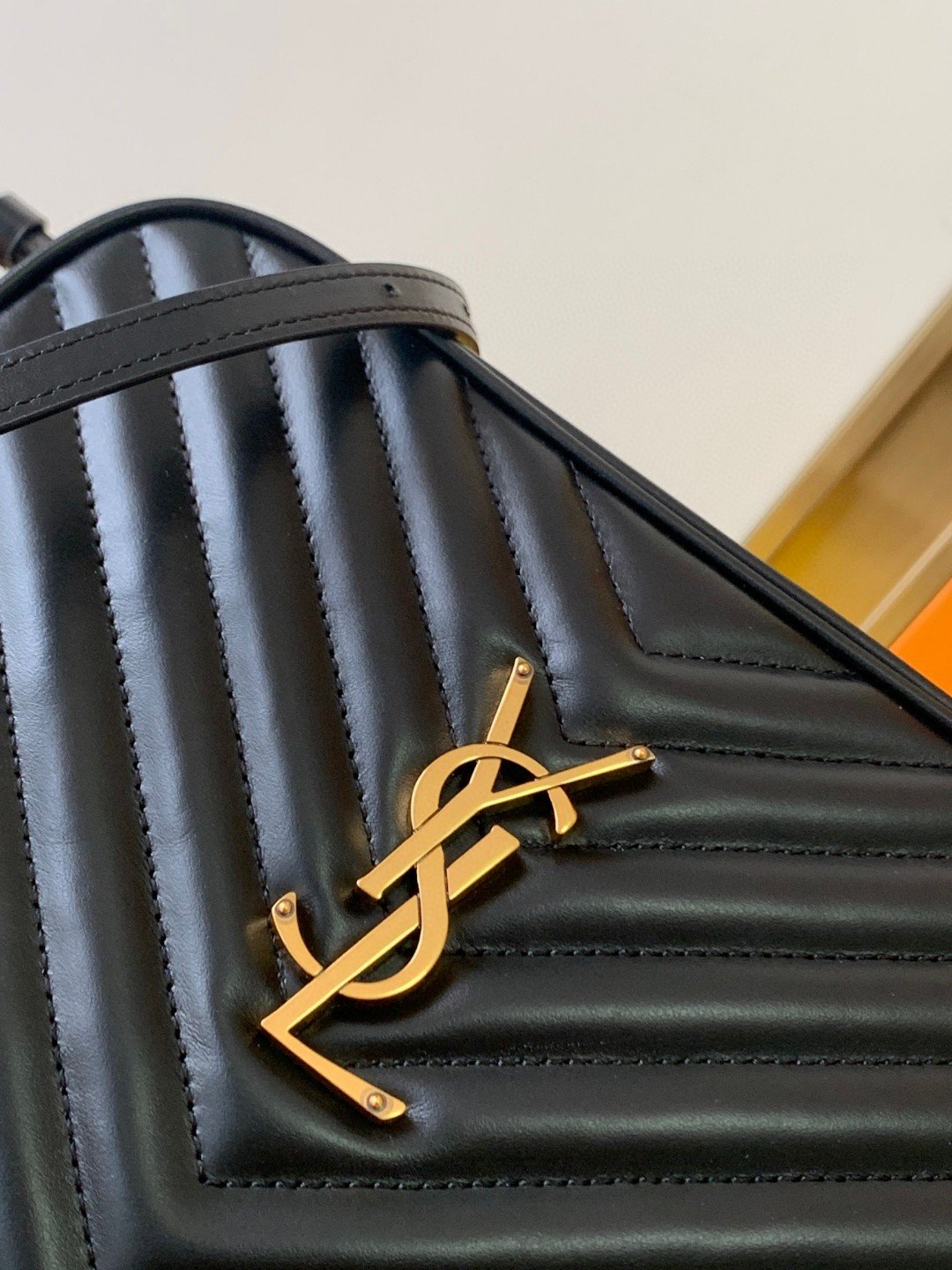 超A貨YSL聖羅蘭包包 lou絎縫皮革相機袋 Saint Laurent Monogram肩背袋 黑色金扣