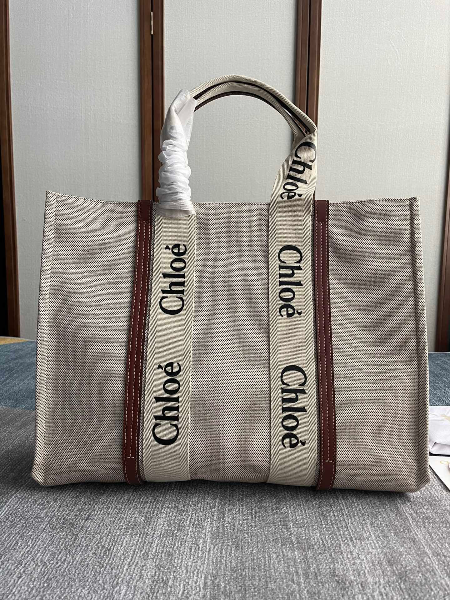 複刻名牌包Chloe蔻依 Chloé標識亞麻帆布 Woody大號托特包 棕色