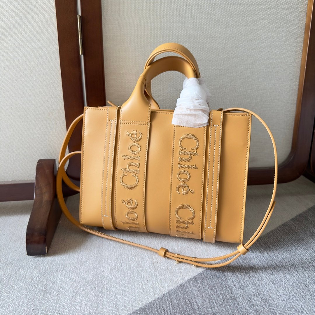 一比一複刻Chloe蔻依包 飾Chloé標識刺繡 Woody光滑全皮質小牛皮托特包