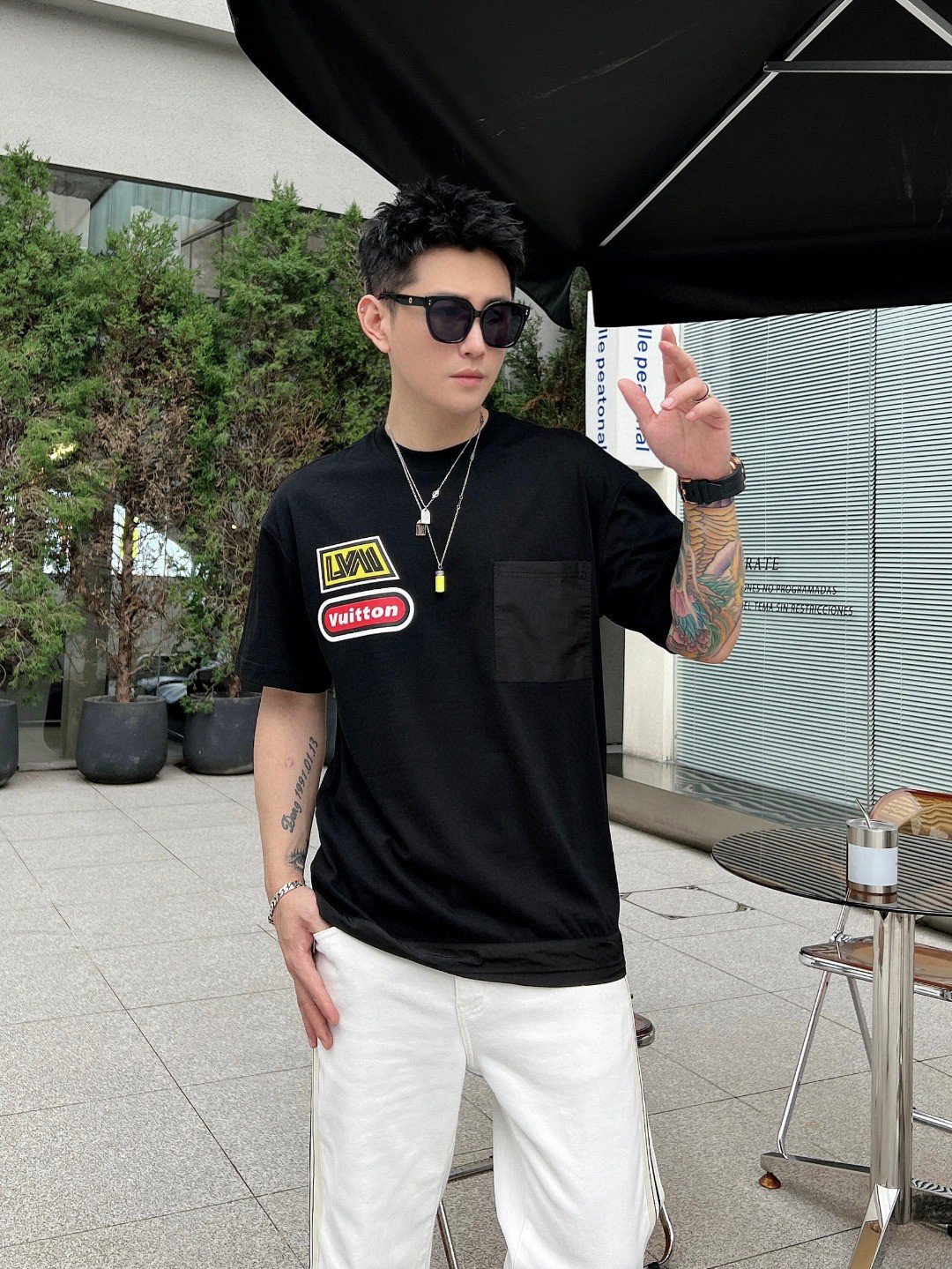 高仿衣服 LV春夏新品 專櫃同步圓領短袖T恤 黑色