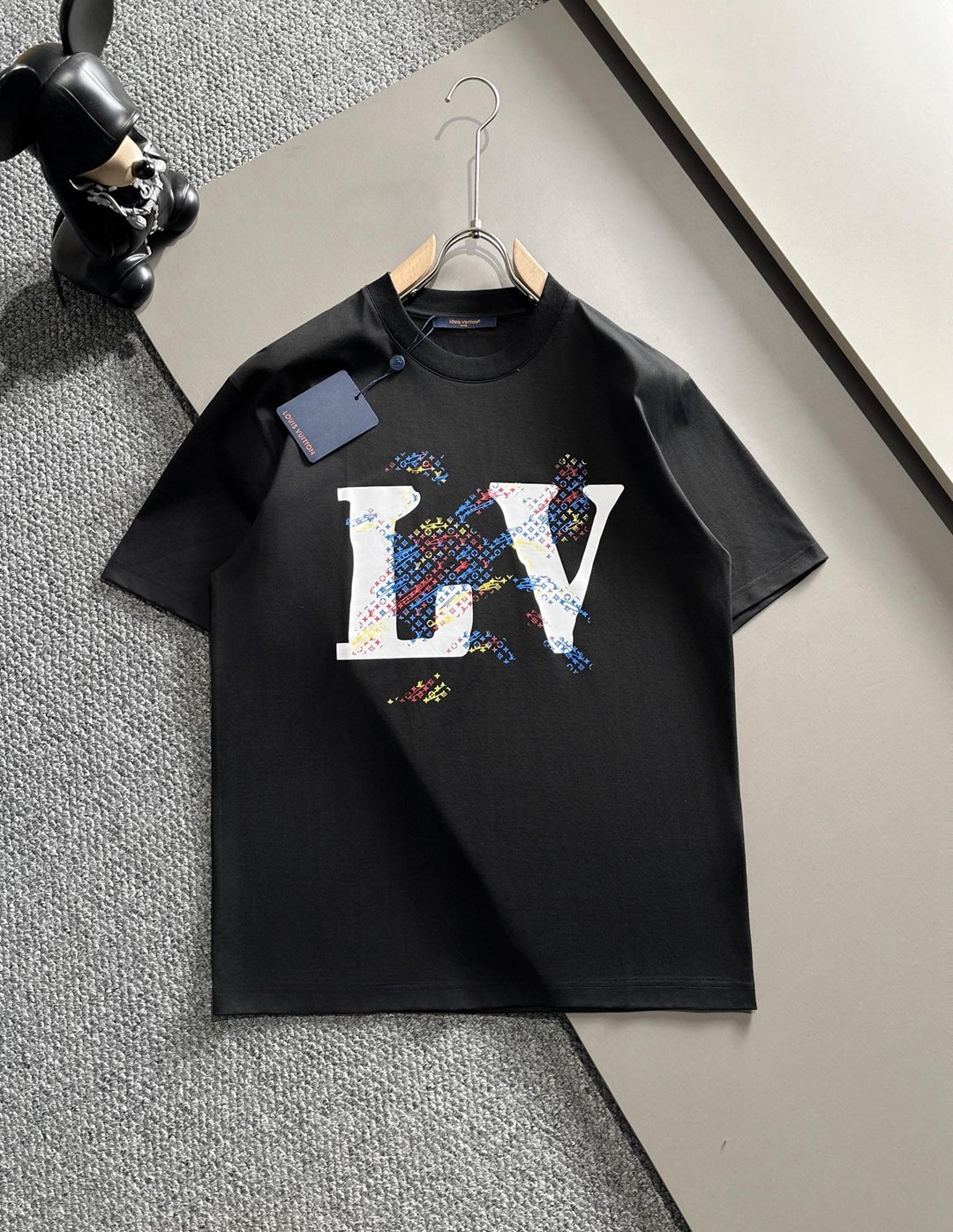 精美黑色 獨特印花 2024 LV高仿衣服 原單短袖T恤