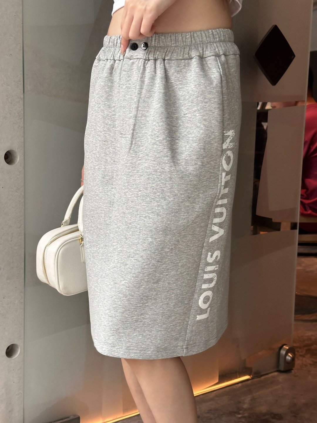 2024新品 專櫃同步LV長半裙 高仿服裝
