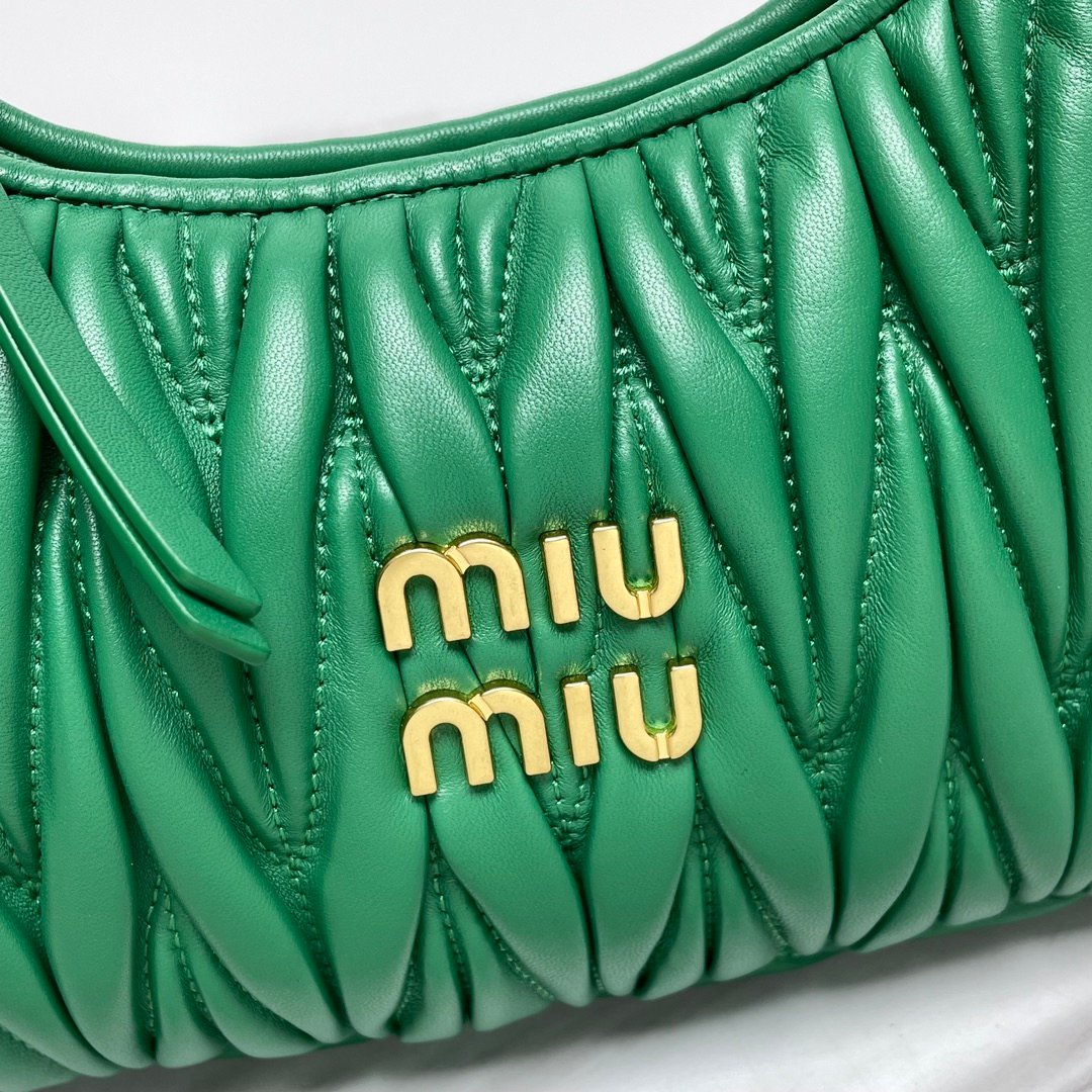 Miu Miu缪缪複刻包包 Wander Matelassé納帕軟皮半月形手袋 緑色