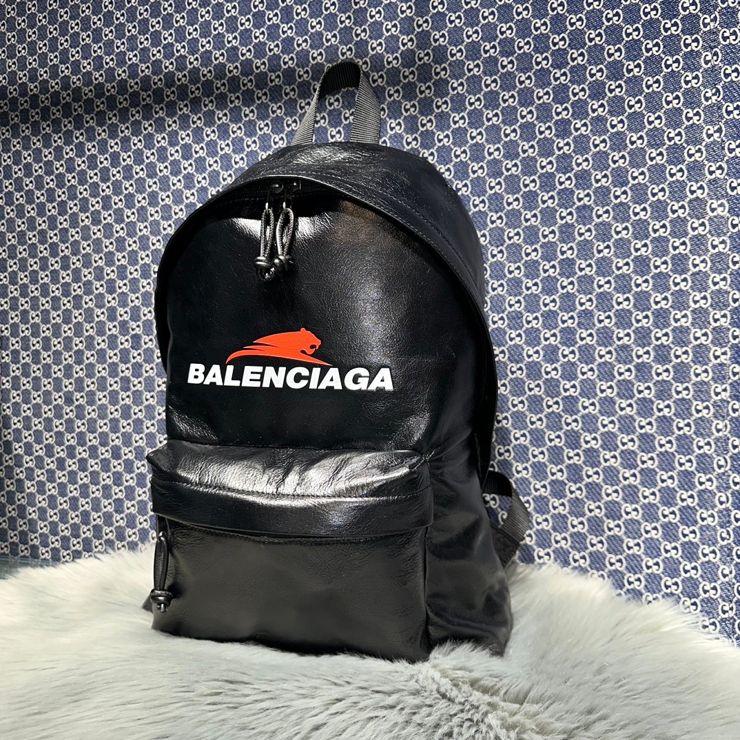 一比一高仿balenciaga巴黎世家包包 虎字母壓花 洗水牛皮Explorer雙肩揹包