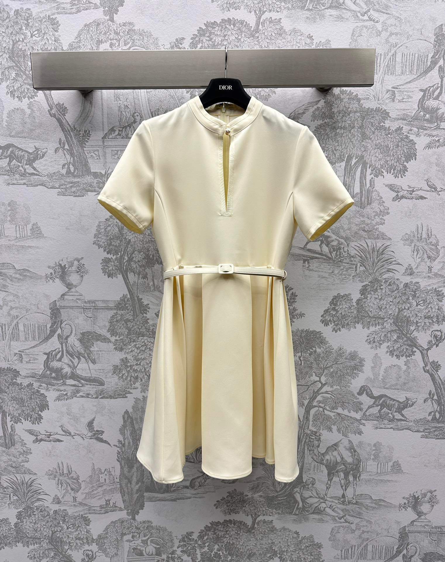 早秋新款 DIOR 高仿衣服女款連衣裙 經典顯瘦氣質