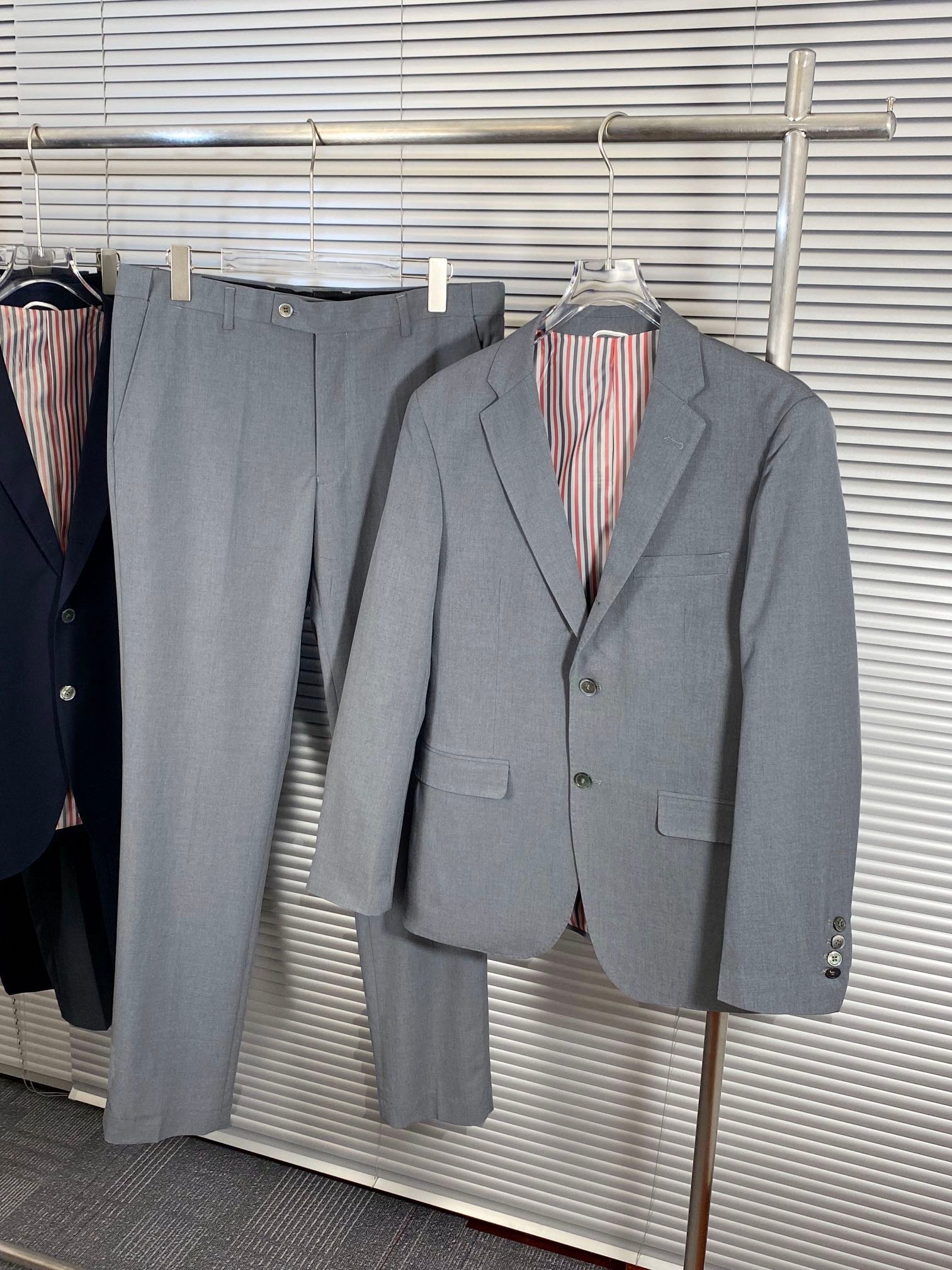 Thom Browne湯姆佈朗高仿精品衣服西服套裝褲子西褲男裝