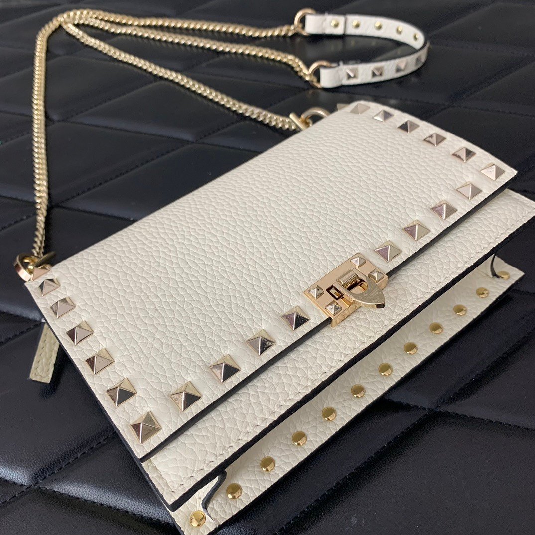 原單VALENTINO華倫天奴包包 Garavani ROCKSTUD粒面小牛皮鏈條手袋 米白