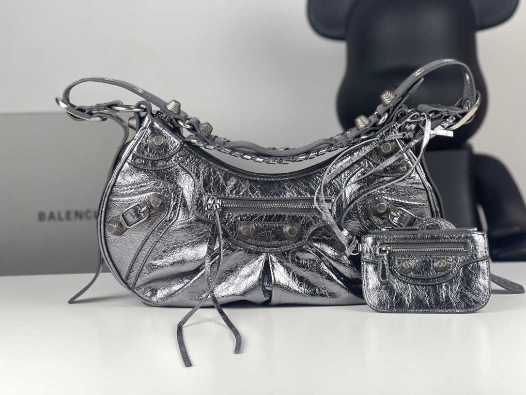 高仿balenciaga巴黎世家 Le Cagole小號銀色金屬光澤細紋羊皮革單肩包