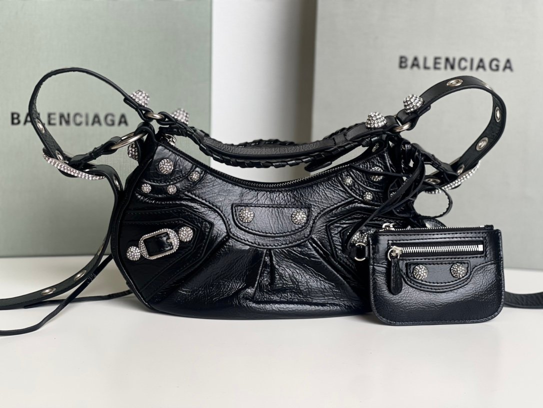 高仿BALENCIAGA巴黎世家 LE CAGOLE 加小號油蠟皮黑色鑲萊茵石單肩包