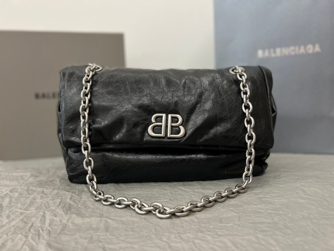 複刻BALENCIAGA巴黎世家 Monaco細紋牛皮革鏈帶包 小號油蠟黑銀
