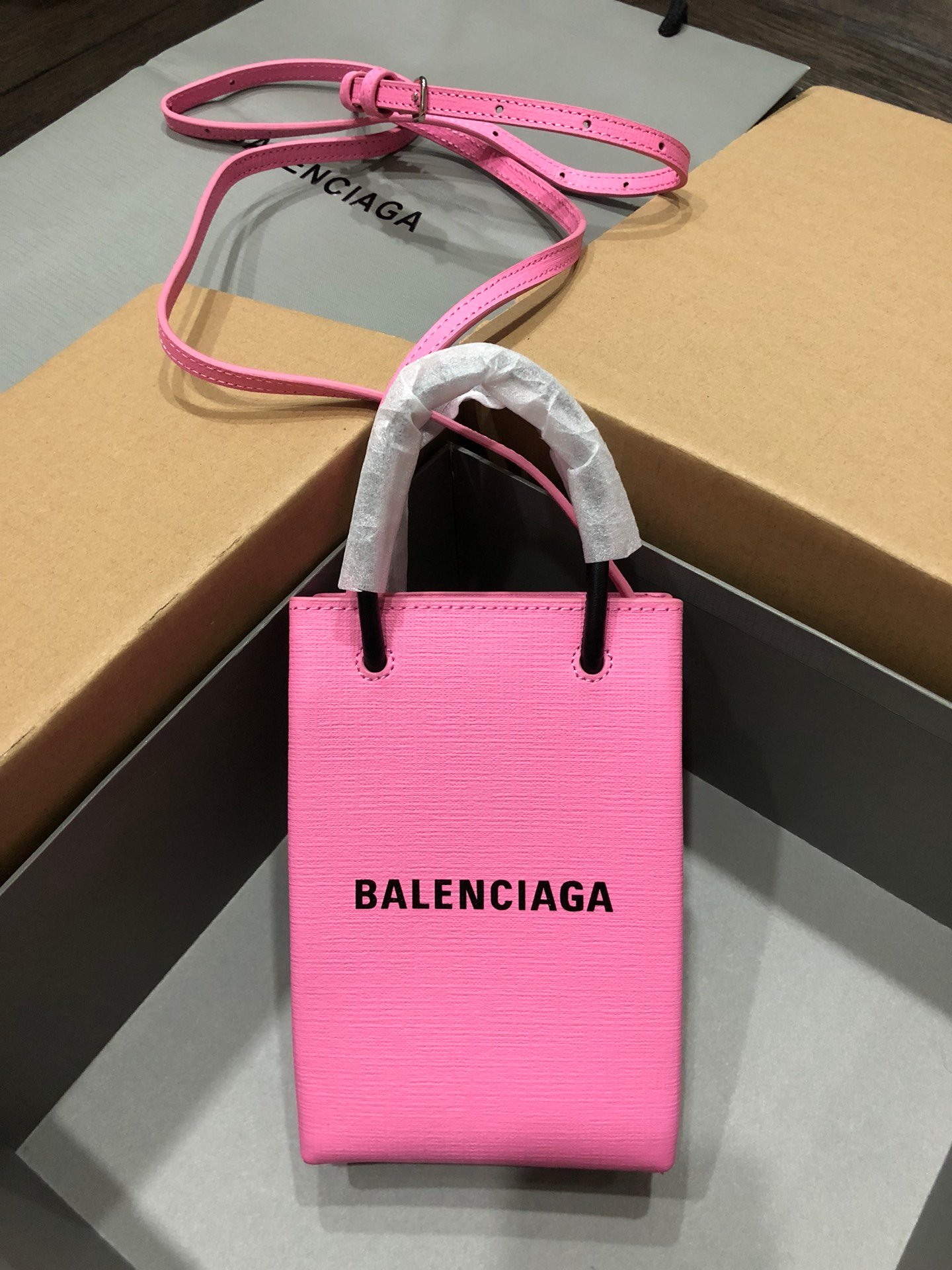 一比一複刻BALENCIAGA巴黎世家 Shopping 方格牛皮革手機包 粉紅
