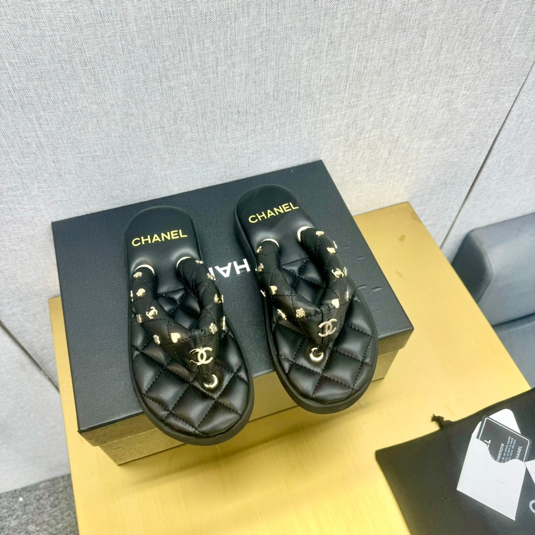 CHANEL香奈兒高仿走秀款夾腳拖鞋女款涼鞋時尚奢侈品