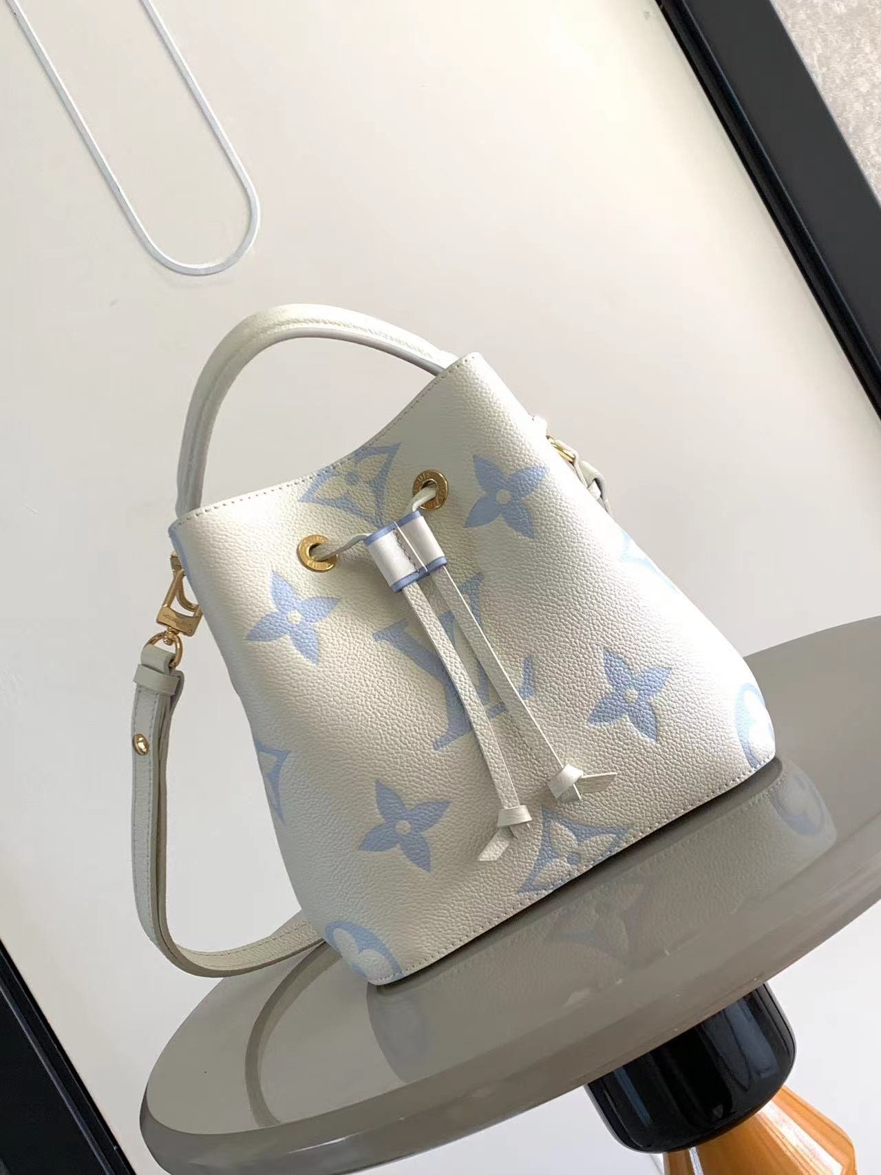 M45716 真皮miniLV高仿水桶包 NéoNoé BB