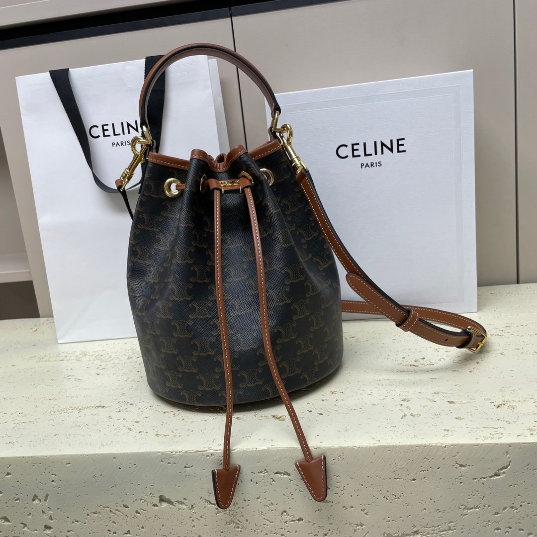 複刻高仿名牌包Celine賽琳包包 CLARA標誌印花牛皮革手袋
