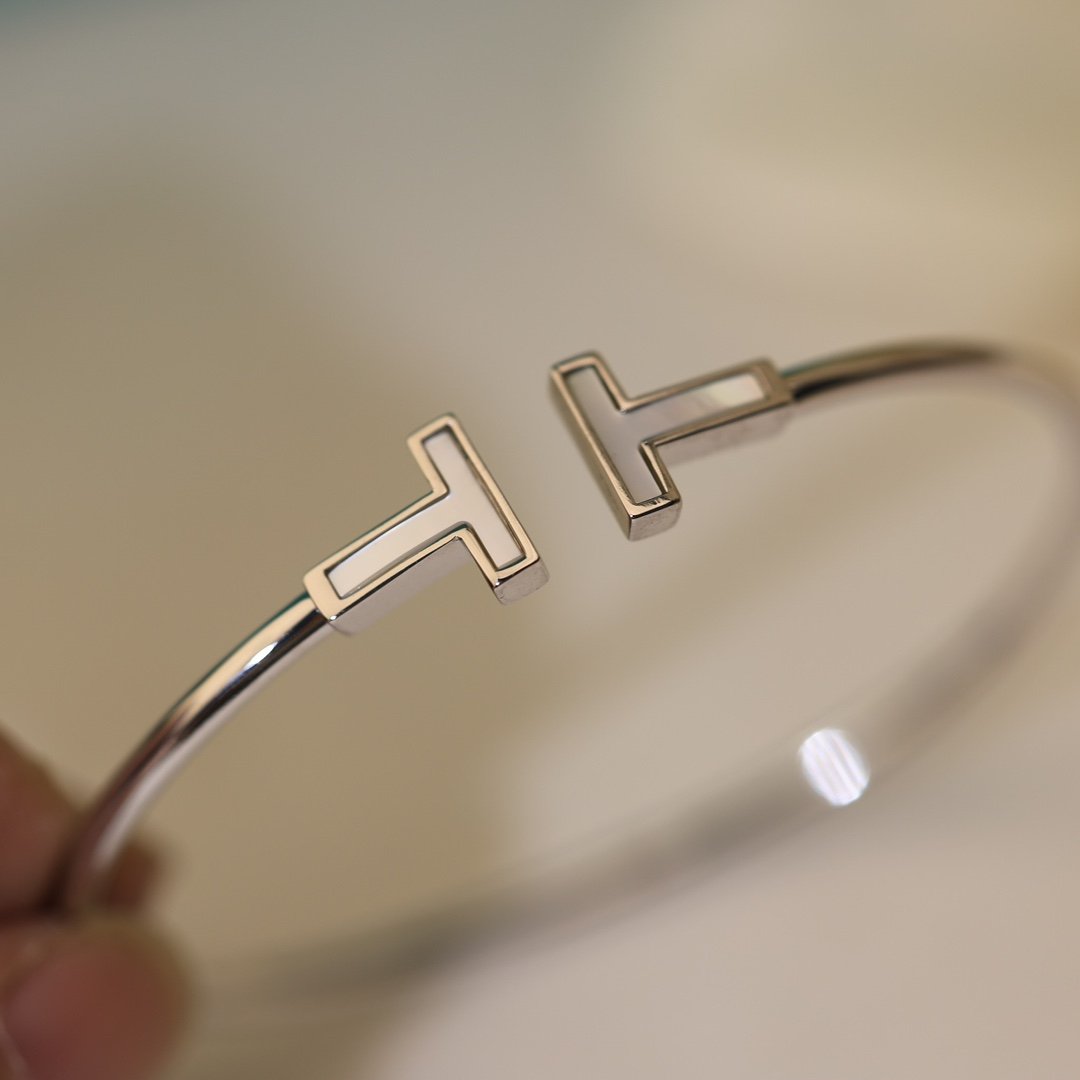 經過設計一比一復刻專櫃同步Tiffany蒂芙尼銀色手鐲