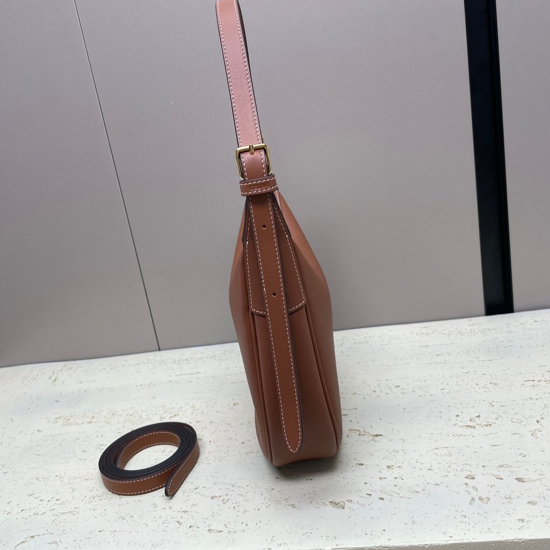 原單Celine賽琳包包 小号HELOÏSE TRIOMPHE柔软牛皮革手袋 棕色