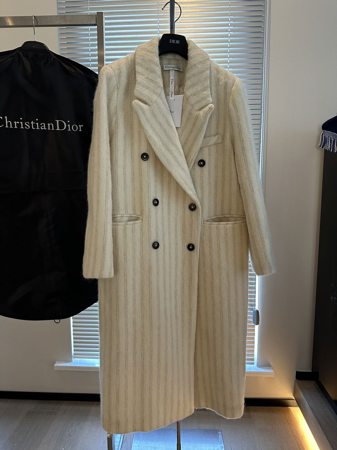 香港奢侈品顶级高仿DIOR衣服时尚马海毛羊毛大衣很帅气的卡其色