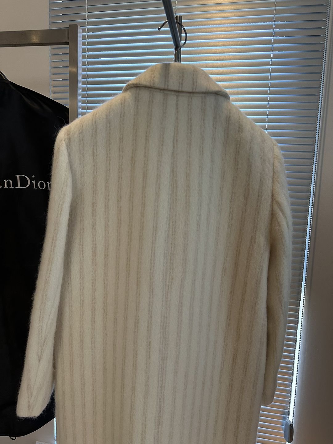 香港奢侈品顶级高仿DIOR衣服时尚马海毛羊毛大衣很帅气的卡其色