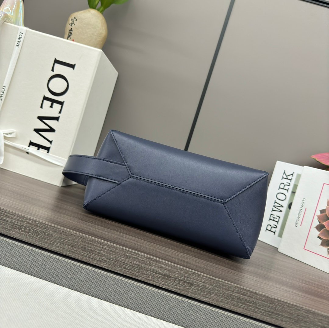 loewe羅意威高仿包包 亮面牛皮革 Puzzle Fold pouch手袋 深藍