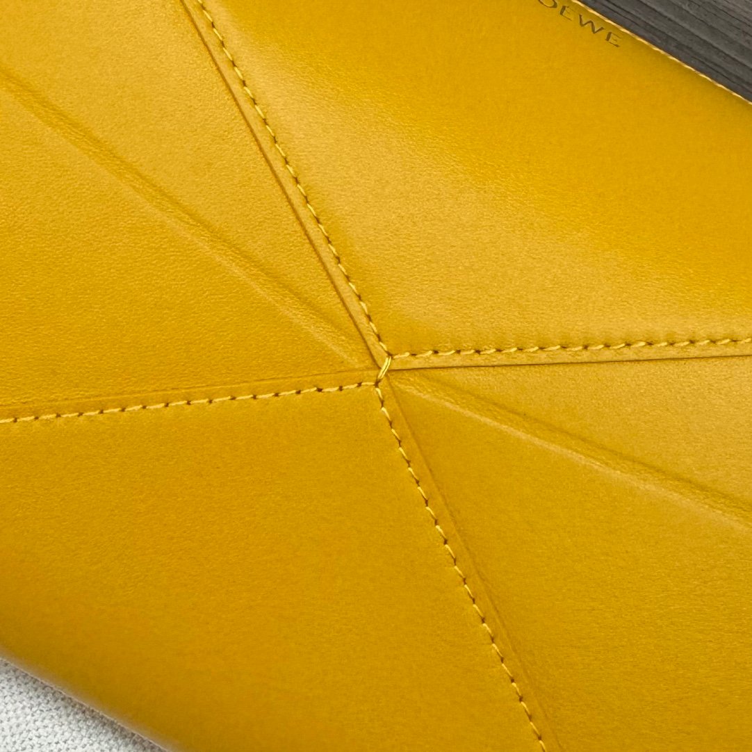 loewe羅意威高仿包包 亮面牛皮革 Puzzle Fold pouch手袋 黃色