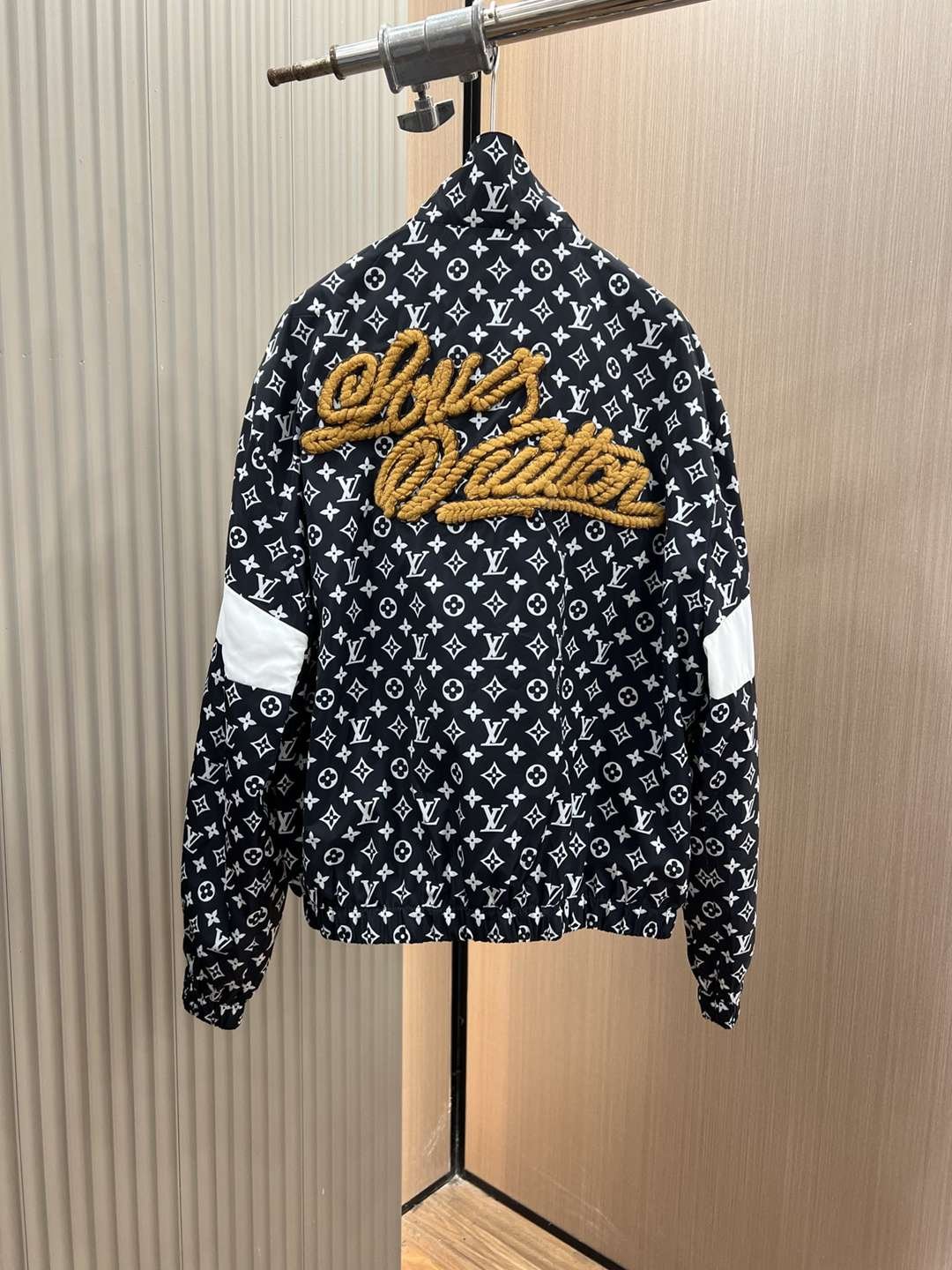 lv路易威登高仿男裝專櫃同步衣服立領夾克外套