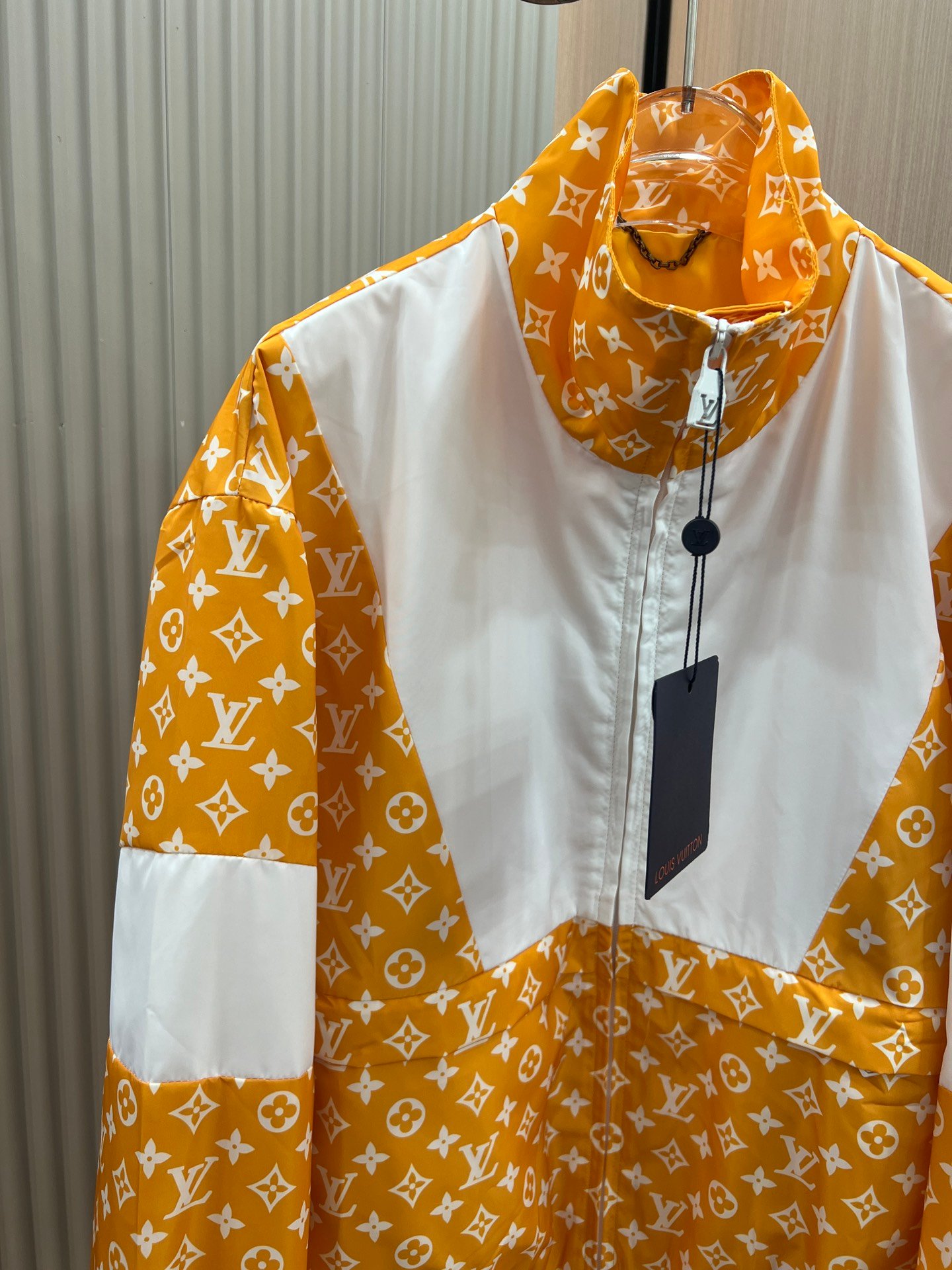 lv頂級奢侈品路易威登2024新品連帽夾克接駁外套高仿衣服