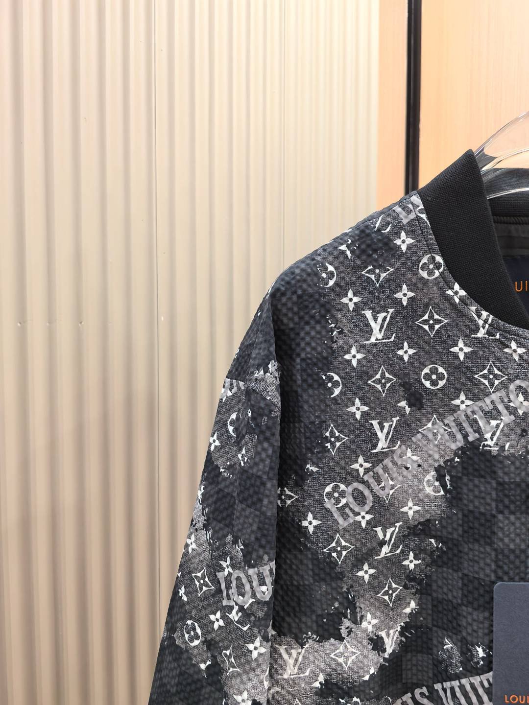 lv頂級2024走秀款一比一時尚衣服外套專櫃同步