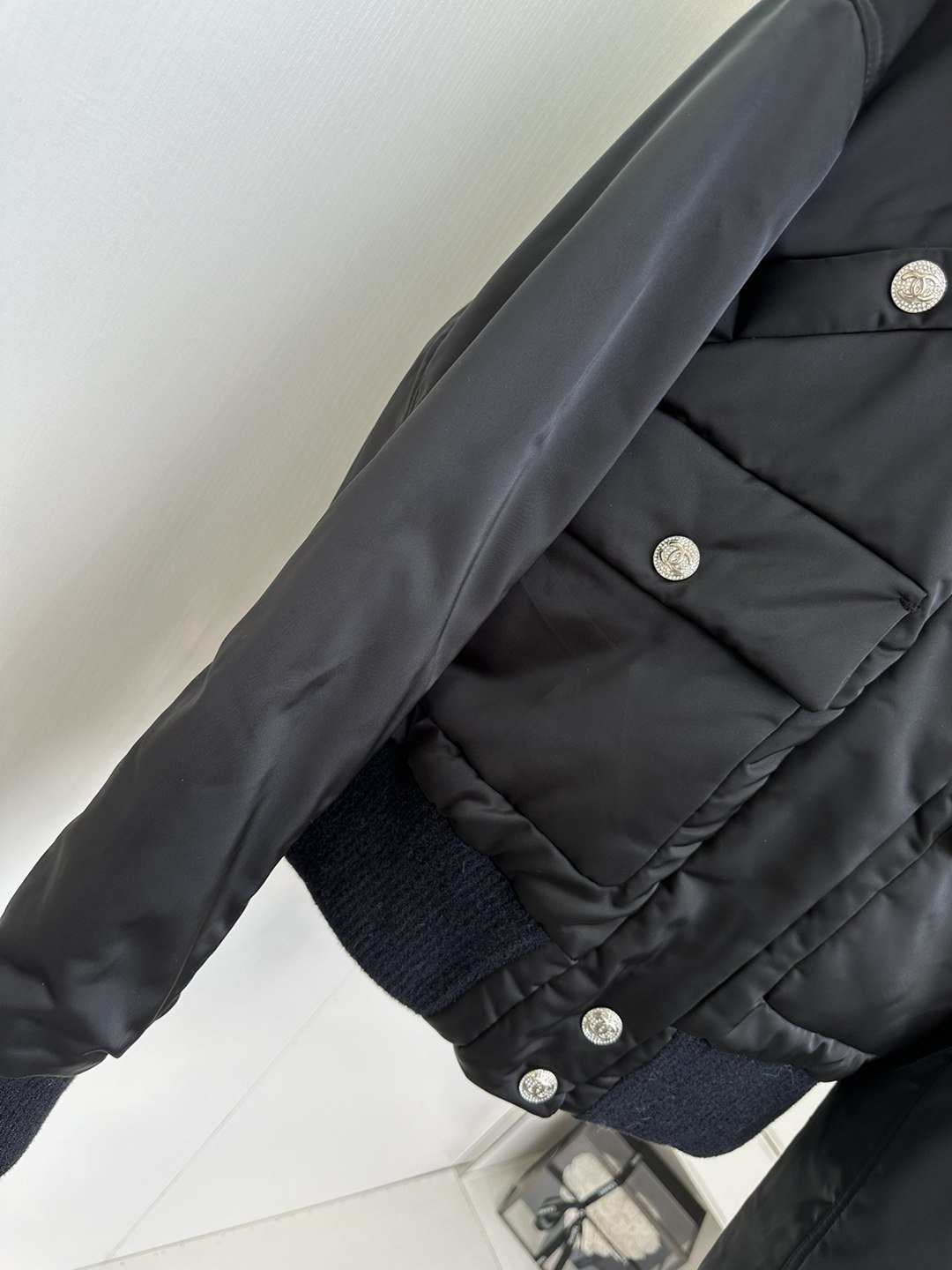 高仿CHANEL精品女裝外套協專櫃同步新品 羽絨服外套黑色