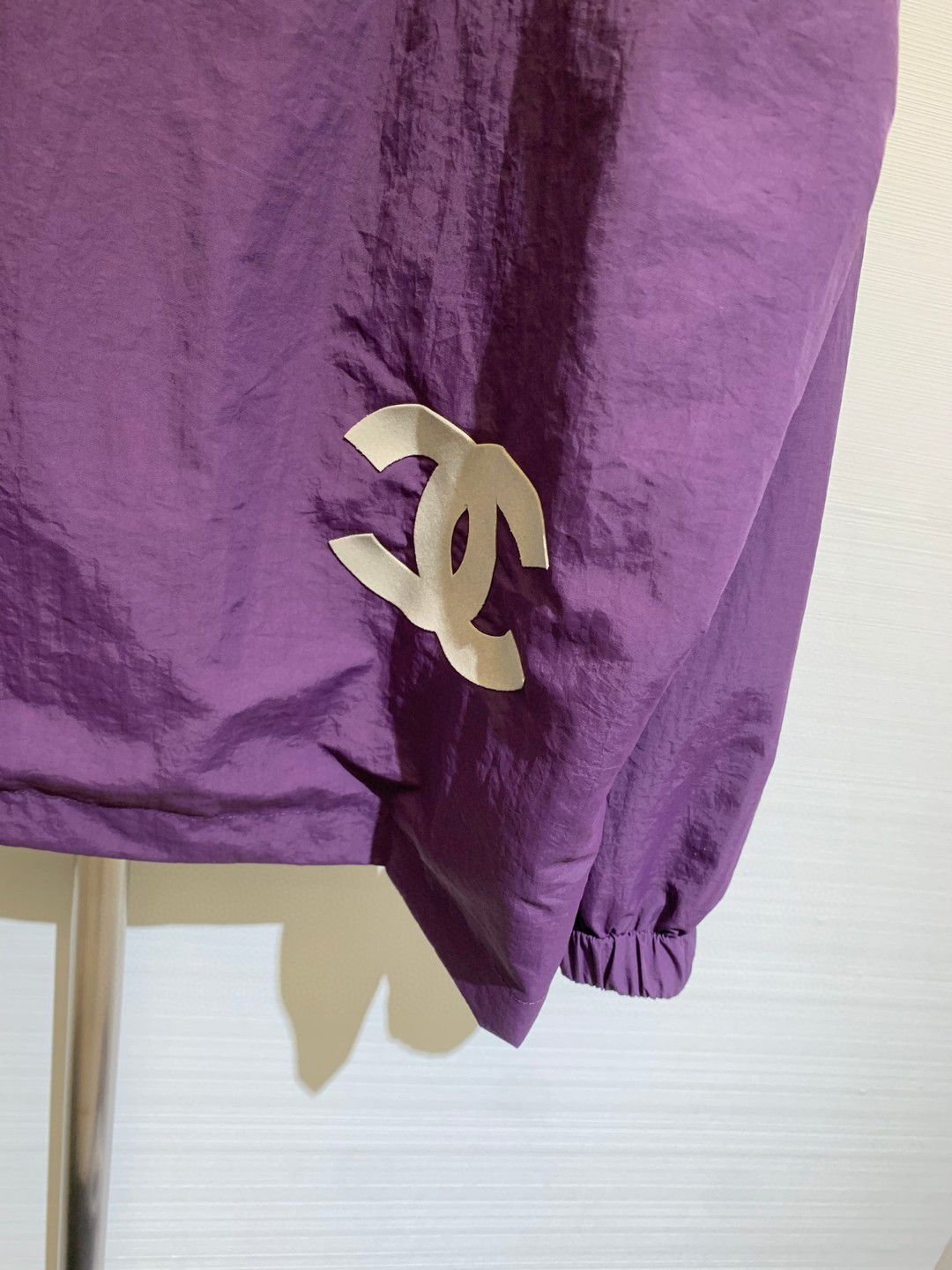 超級漂亮的紫色CHANEL高仿女裝連帽休閒外套 接駁工藝
