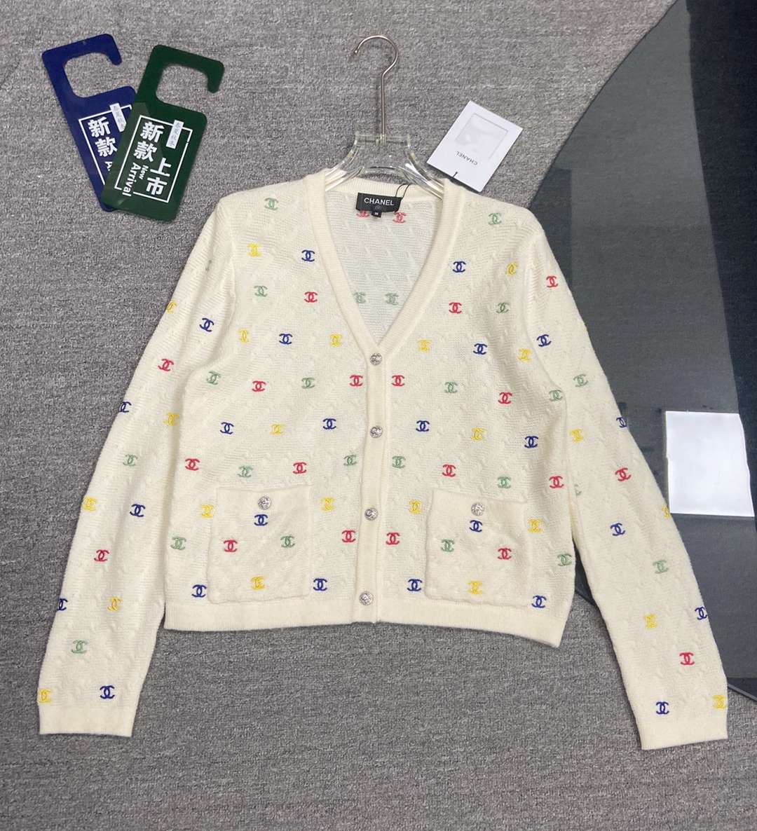 高仿女款奢侈品CHANEL針織開衫V領上衣薄外套