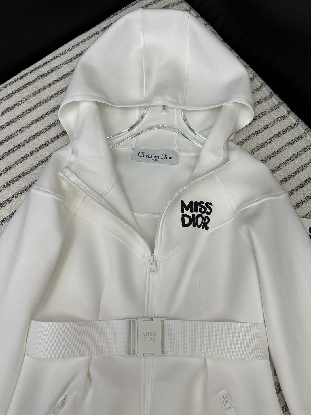 一比一頂級原單DIOR迪奧秋冬新品衣服女款連帽夾克薄外套白色