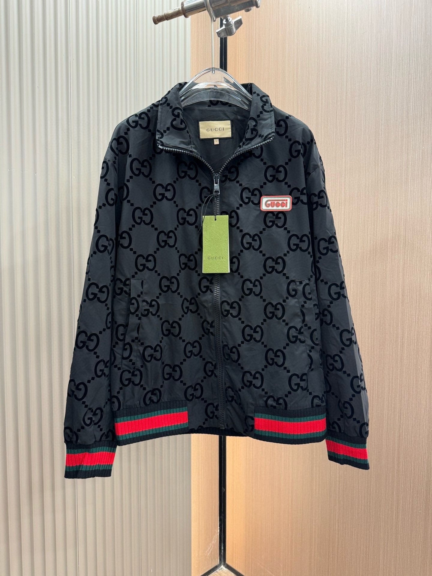 一比一復刻2024秋冬新品新款時尚連帽Gucci羽絨夾克外套