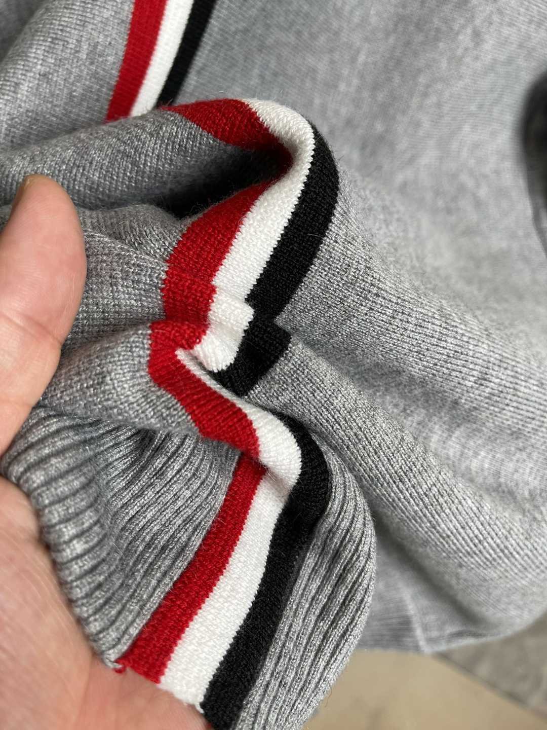 頂級高仿TB Thom Browne2024秋冬新品時尚圓領開衫毛衣