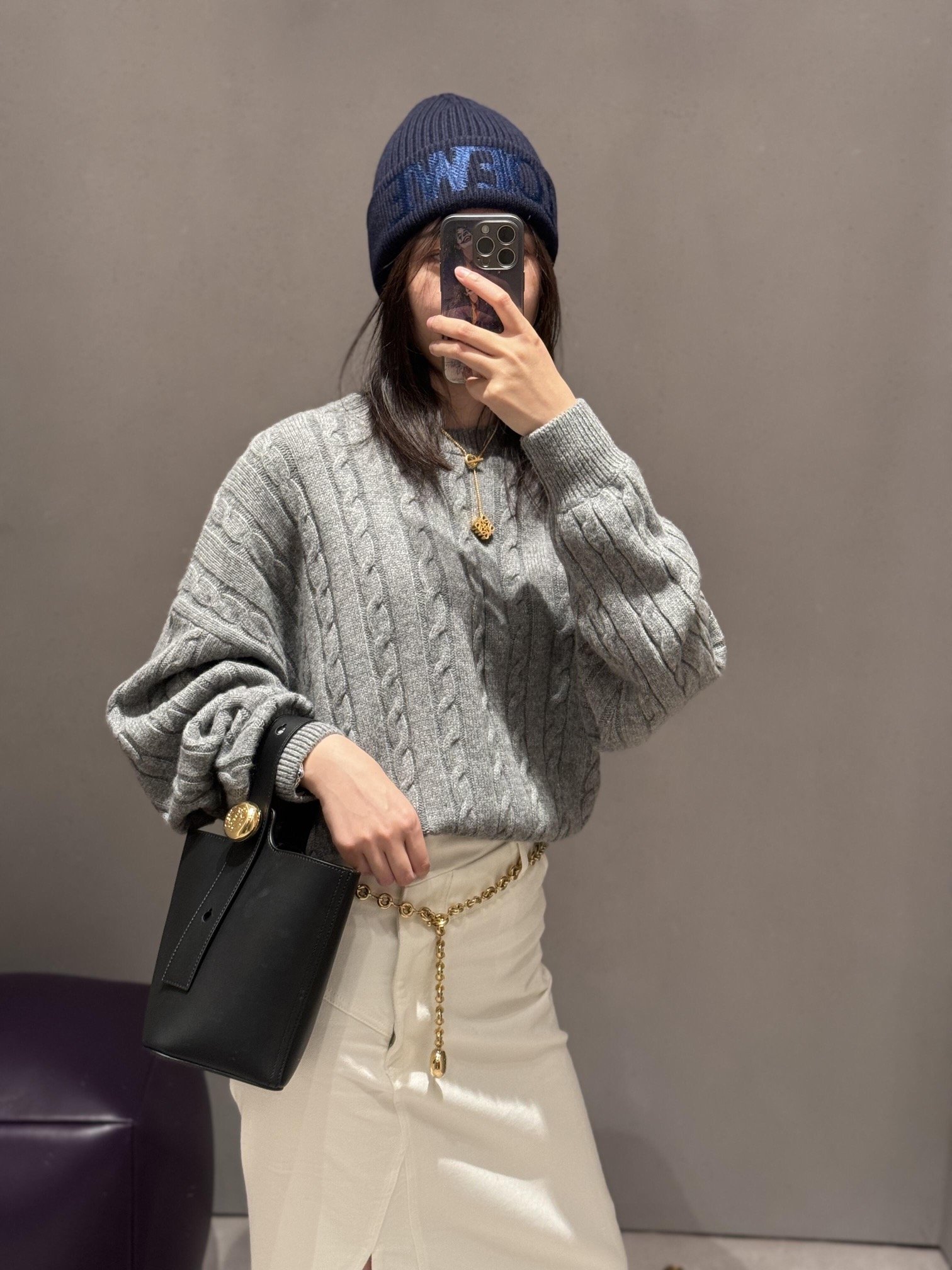 高仿奢飾品羅意威24FW早秋新款純羊毛麻花針織毛衣女煙灰色