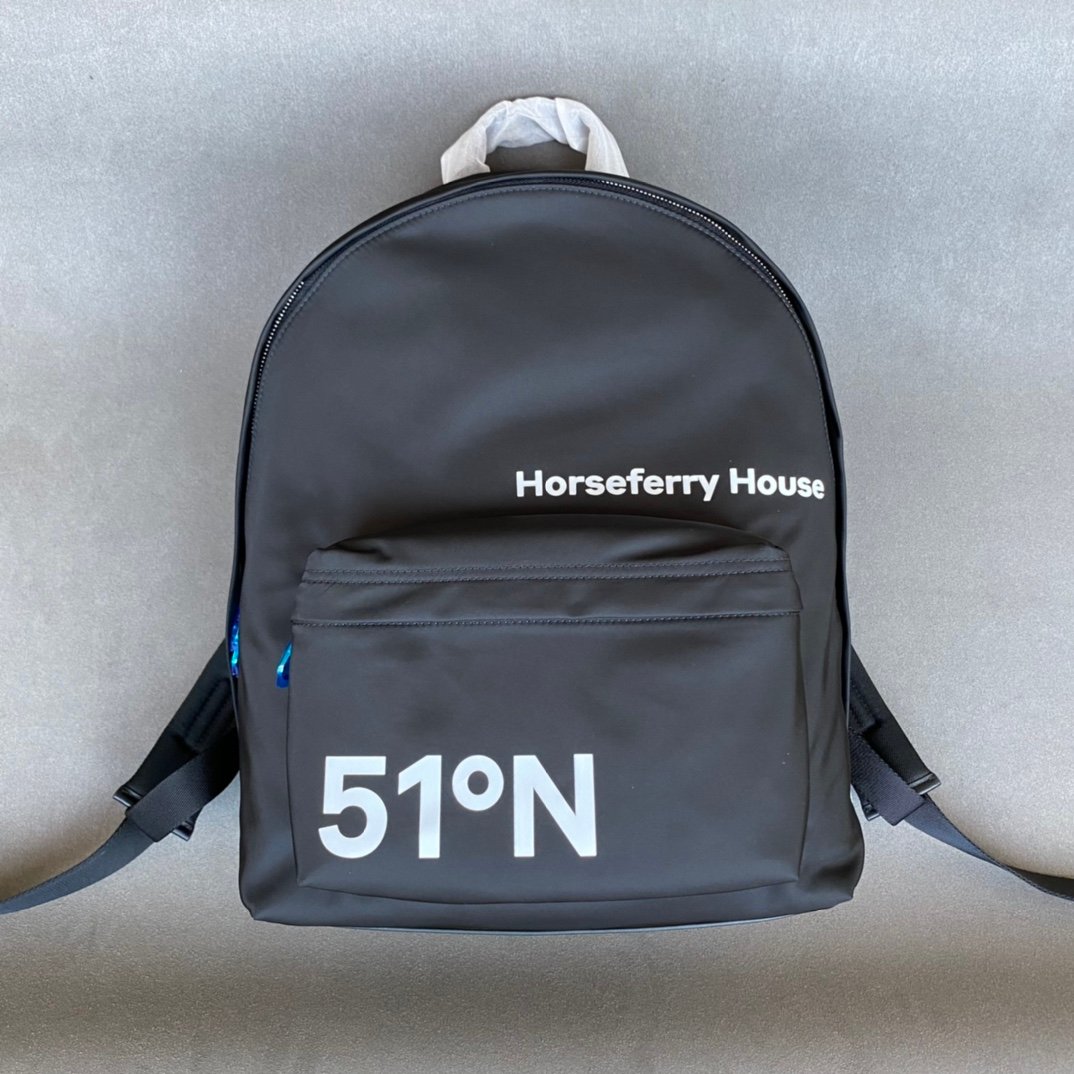 高仿burberry巴寶莉新品防水 登山背包 輕量旅行背包