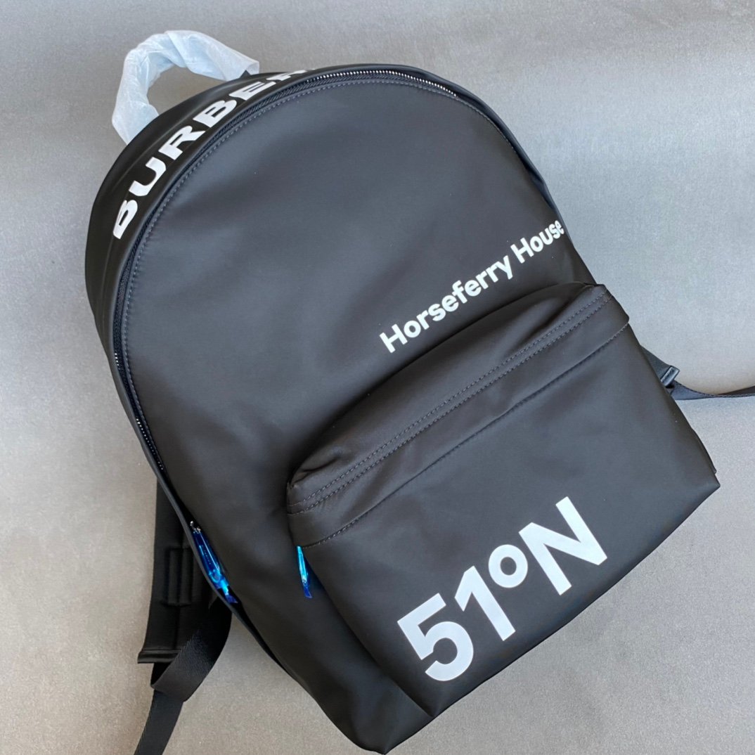 高仿burberry巴寶莉新品防水 登山背包 輕量旅行背包