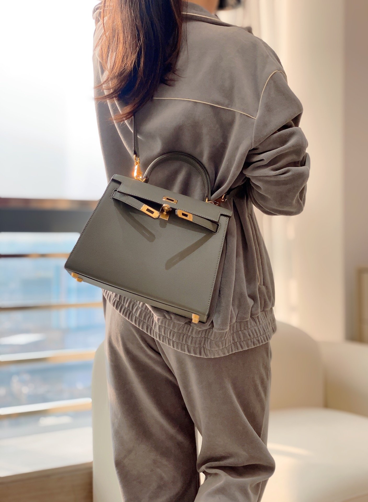 高仿網站Hermes愛馬仕新款杏仁綠金扣Epsom Kelly手提包25-28cm