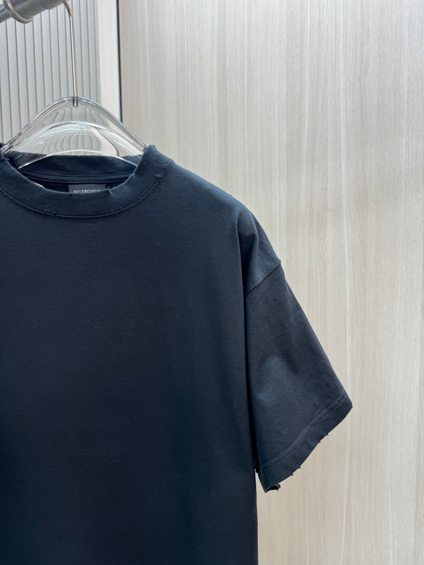 原單Balenciaga巴黎世家新款黑色刀割破壞背後字母圓領T恤