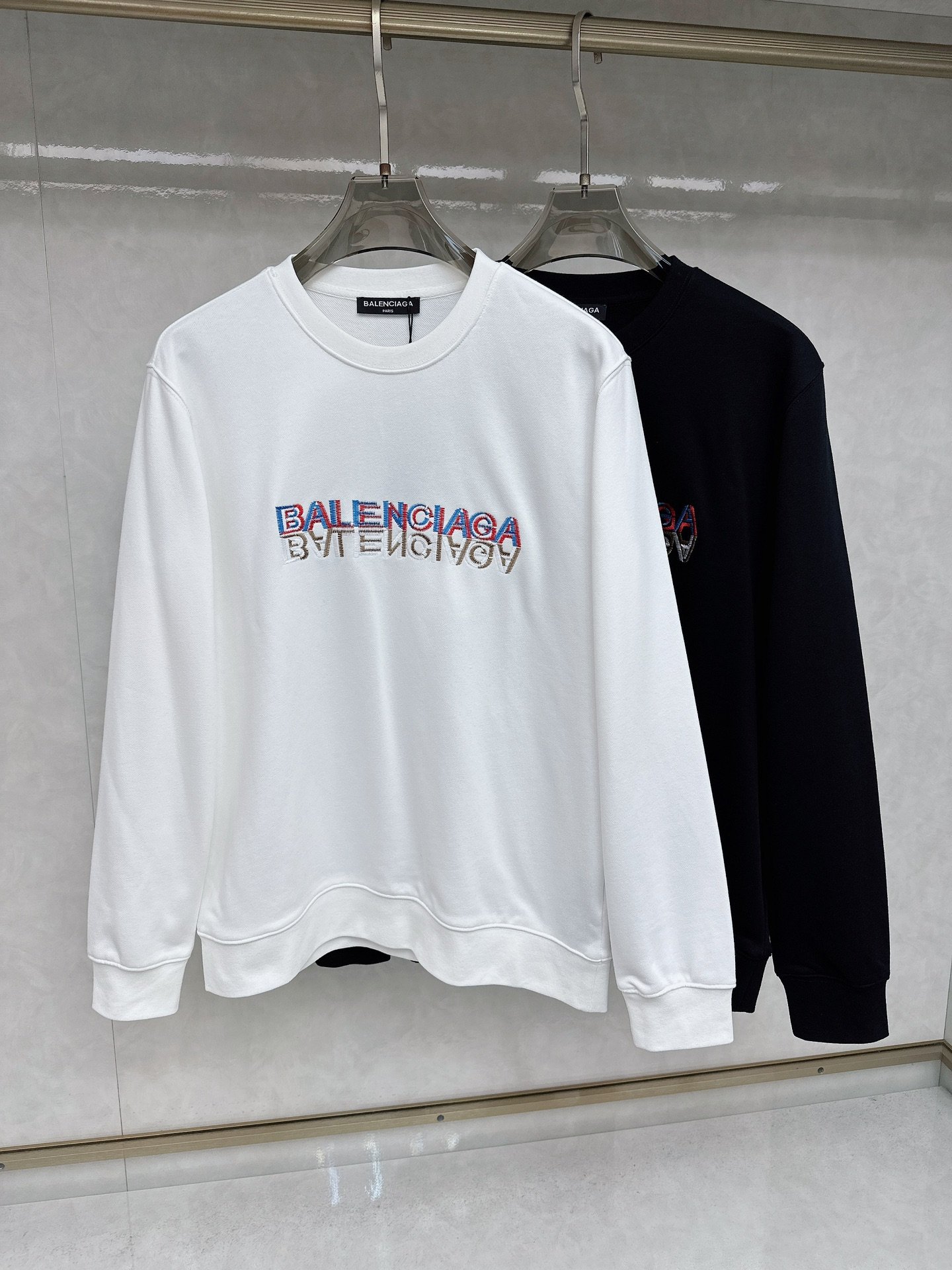 原單Balenciaga巴黎世家新款胸前精緻刺繡字母logo兩色衛衣