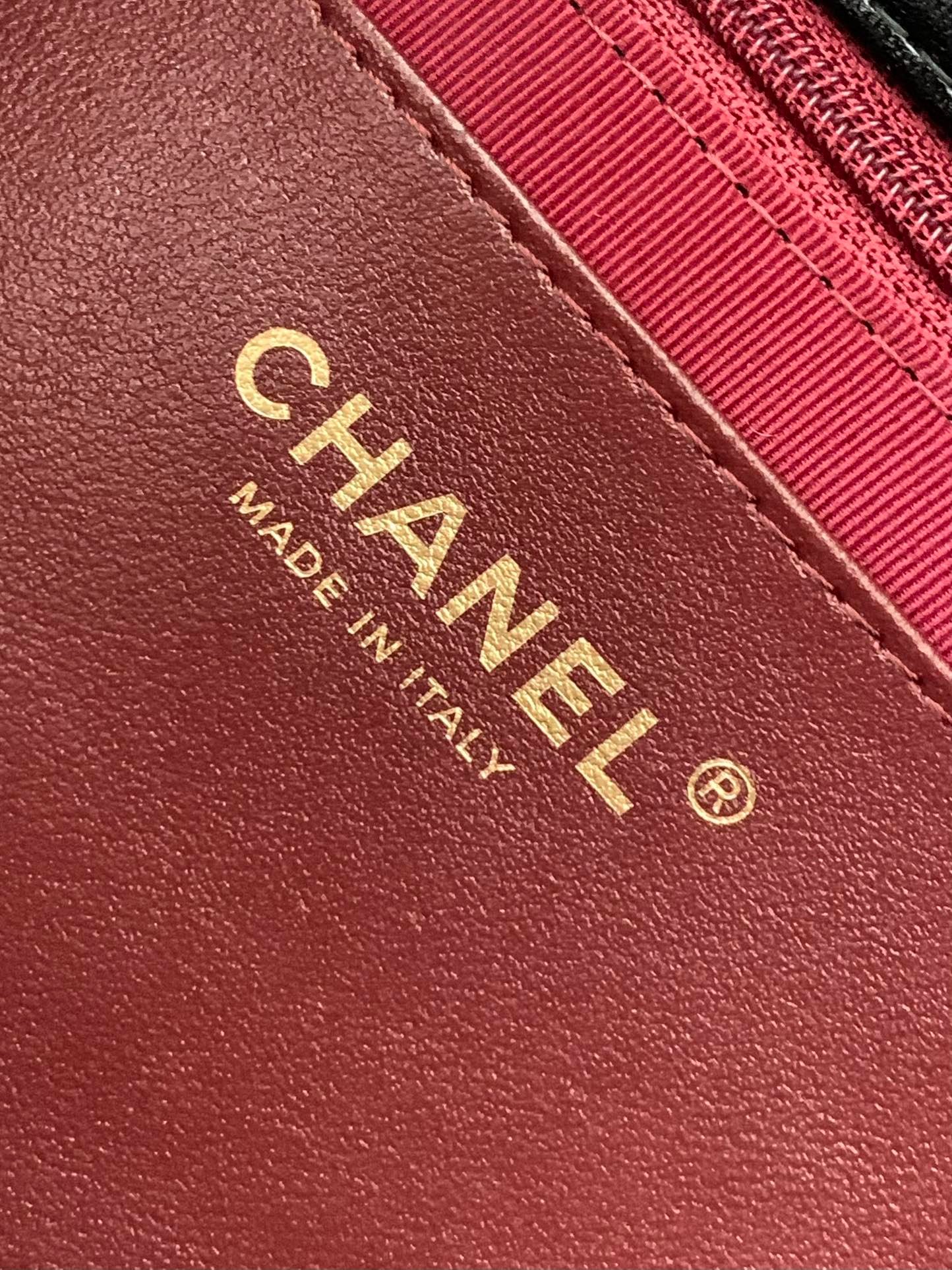 高仿網站chanel香奈兒新款小巧鏈條口紅包金扣小羊皮