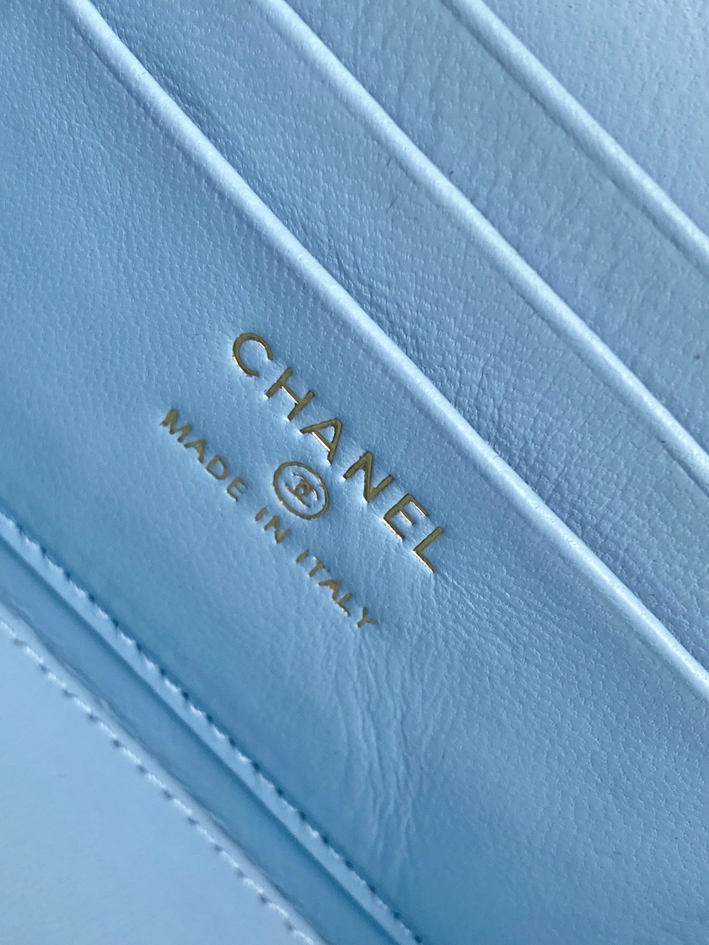 chanel香奈兒頂級新款淺藍色小巧鏈條口紅包金扣小羊皮