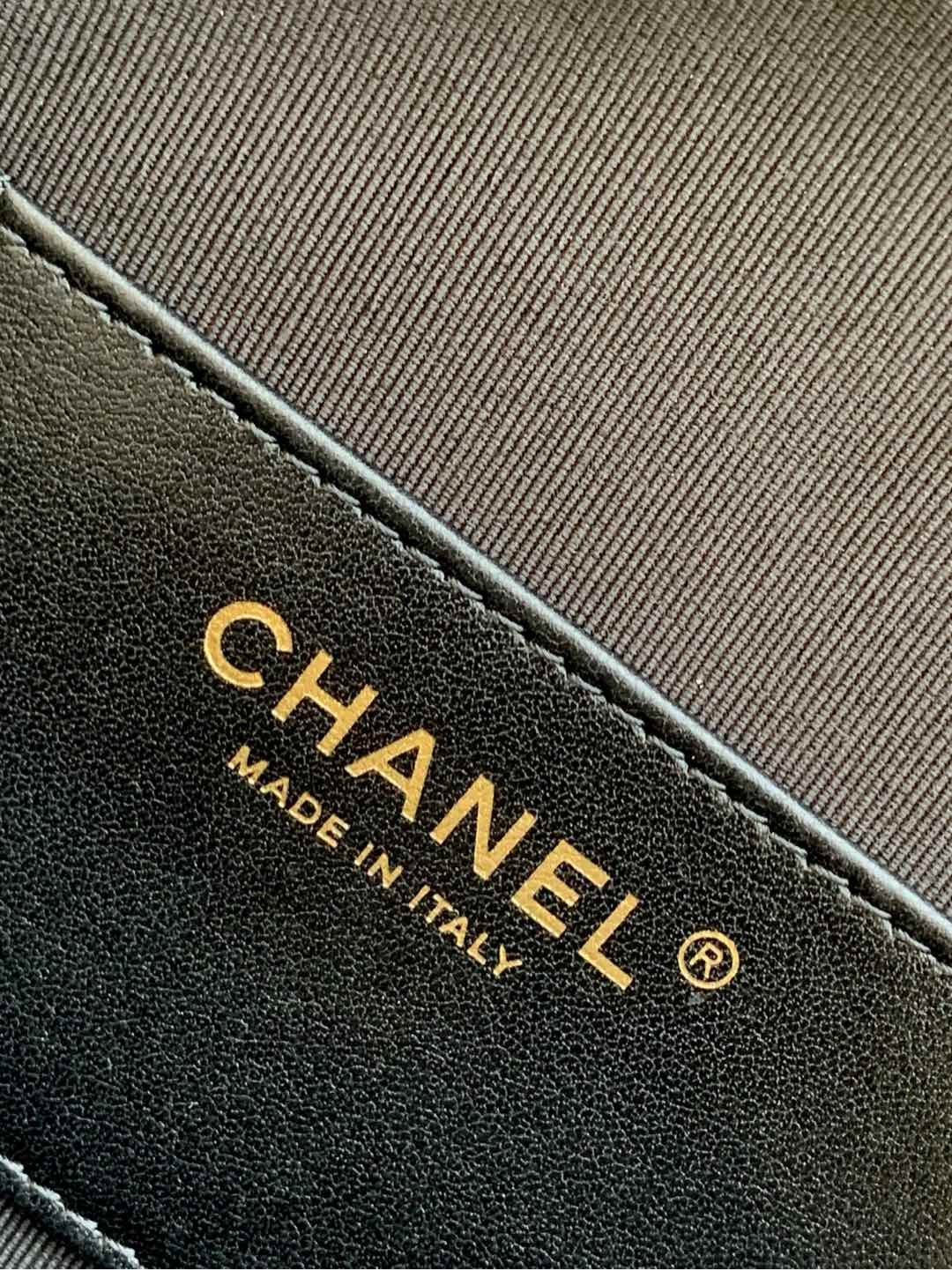 高仿精品chanel香奈兒新款黑色保齡球油蠟羊皮斜挎包AS5125