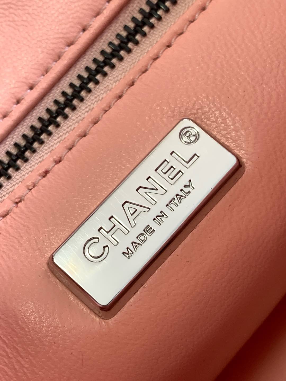 高仿網站chanel香奈兒新款粉色珠光片小挎包AS4561