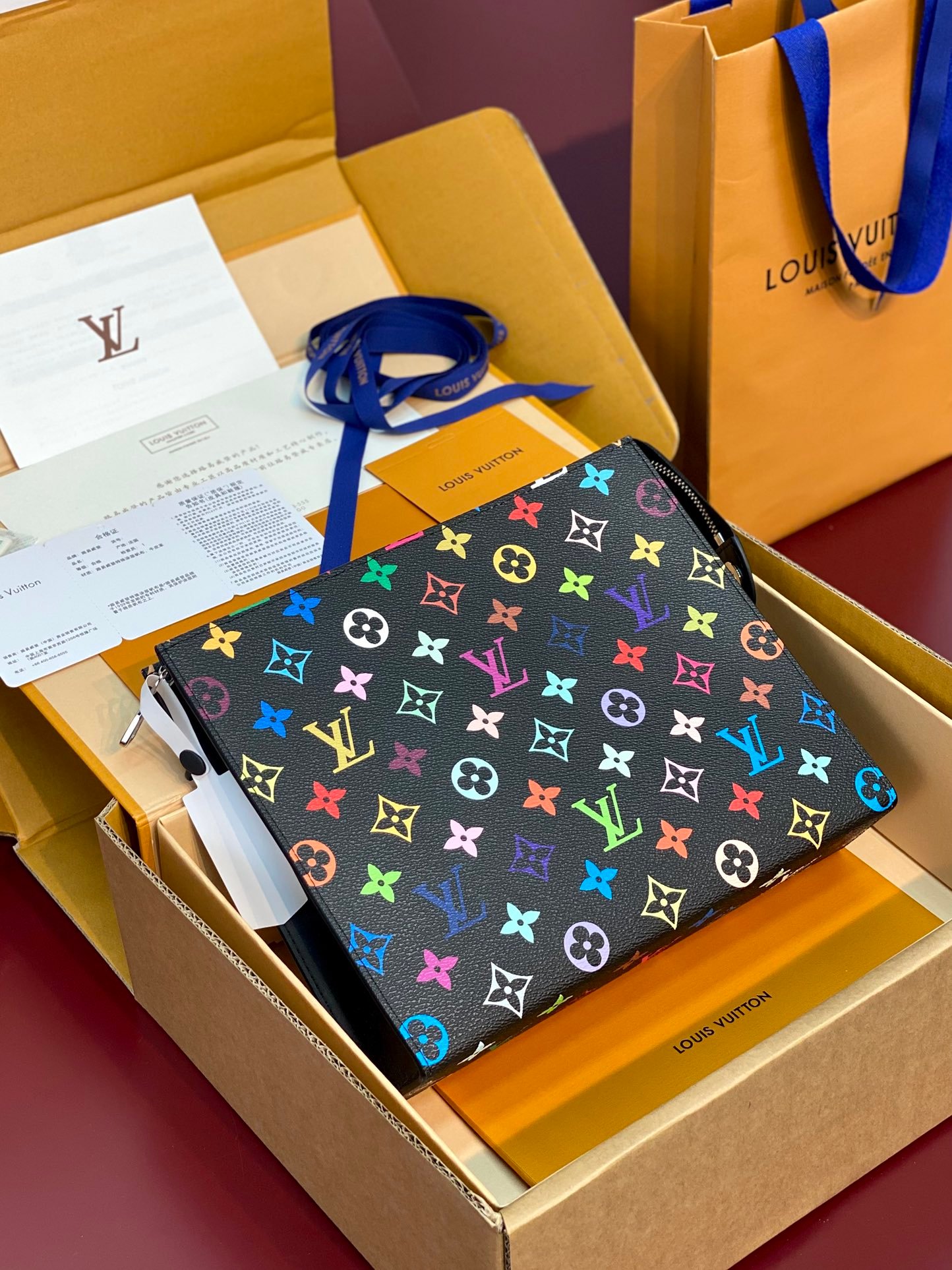 高仿網站LV路易威登黑彩聯名上隆手拿包