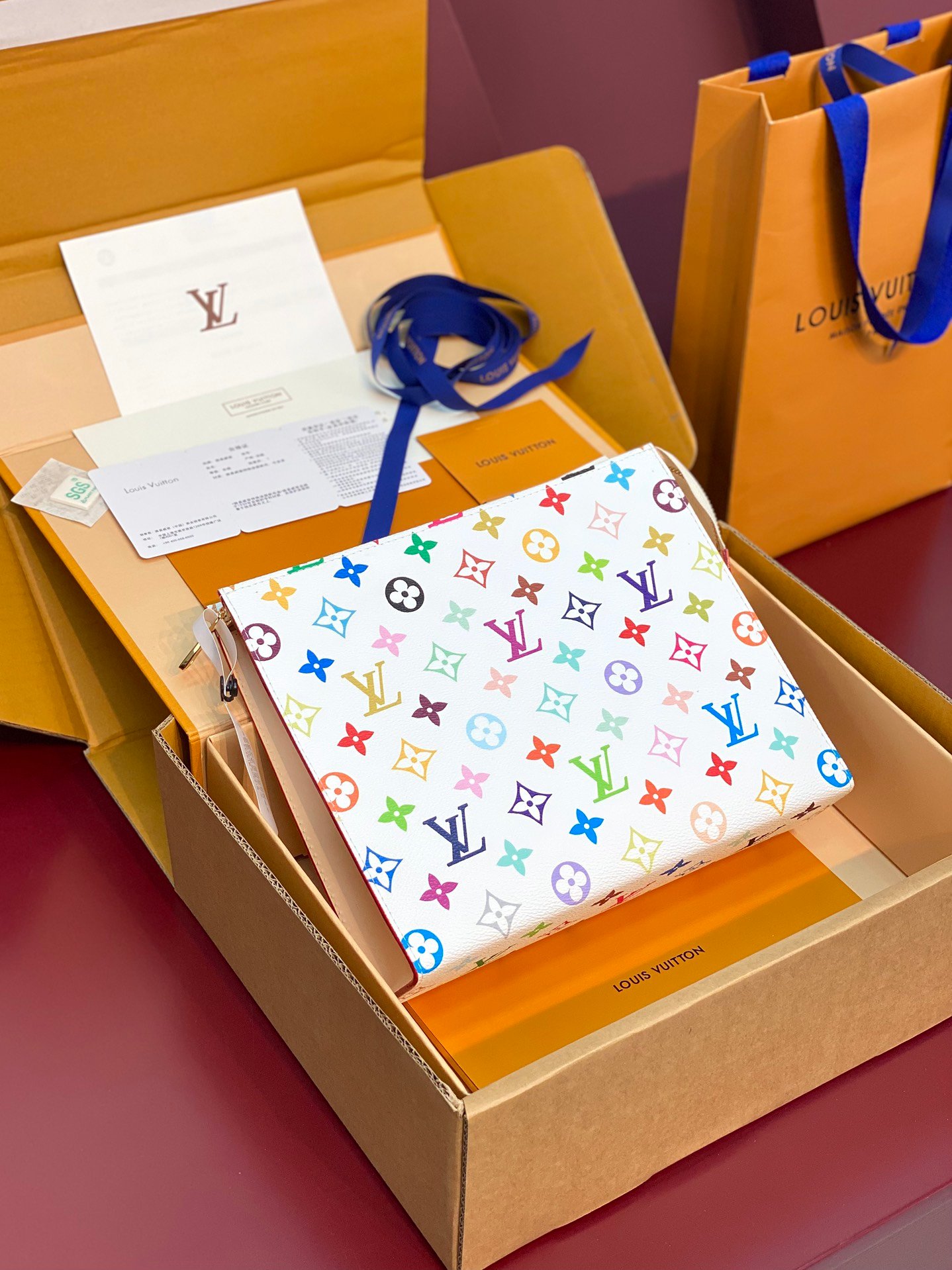 高仿奢飾品LV路易威登白彩聯名上隆手拿包
