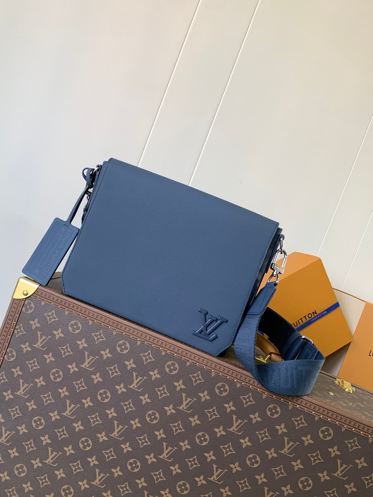 官方網站LV Aerogram藍色郵差包