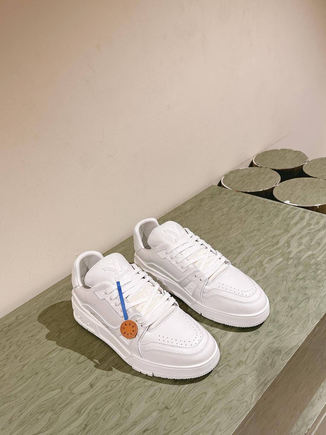 高仿鞋LV Trainer PCV 白色情侶款運動鞋