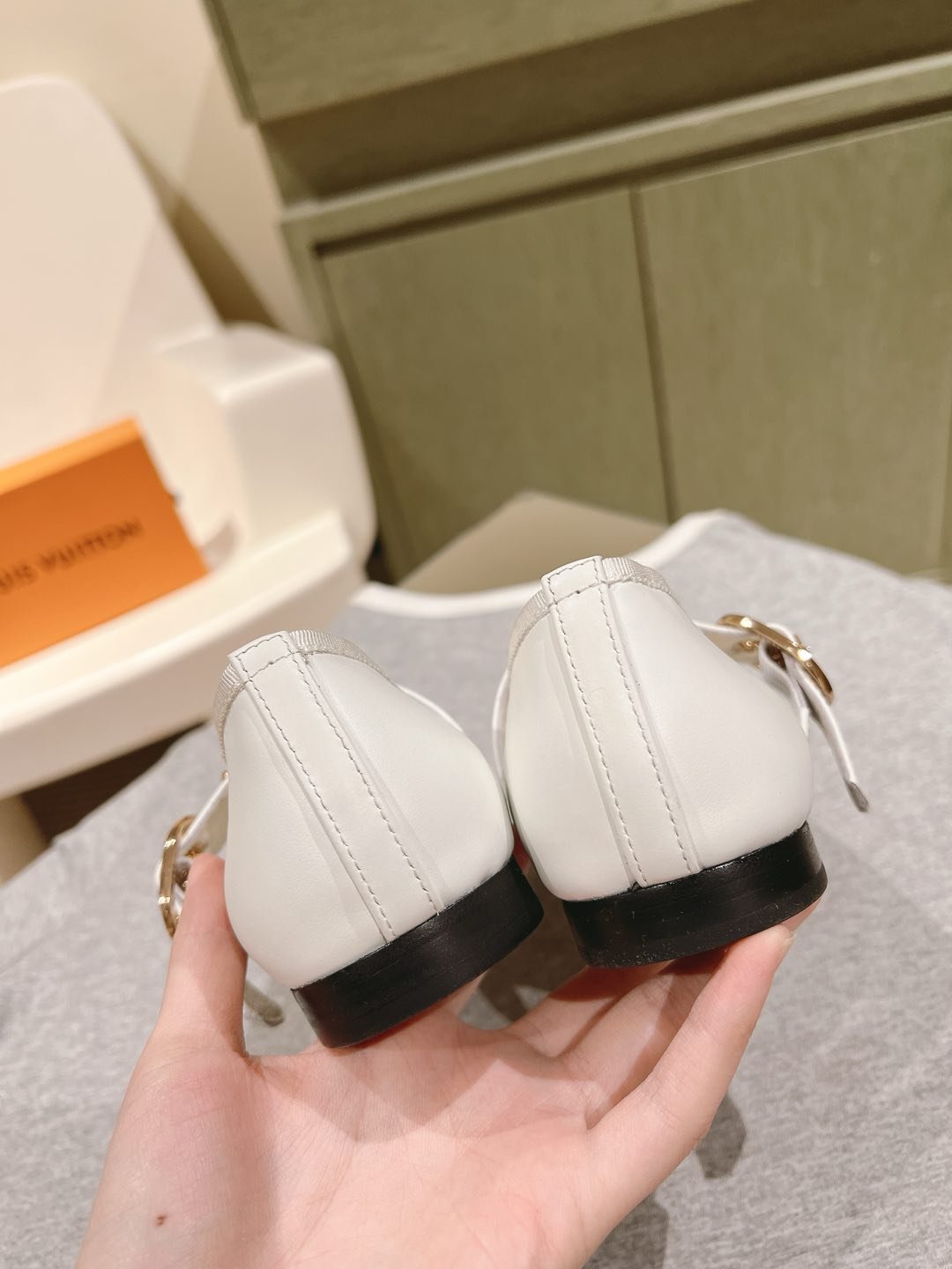 頂級復刻LV new arrival白色套入式芭蕾鞋